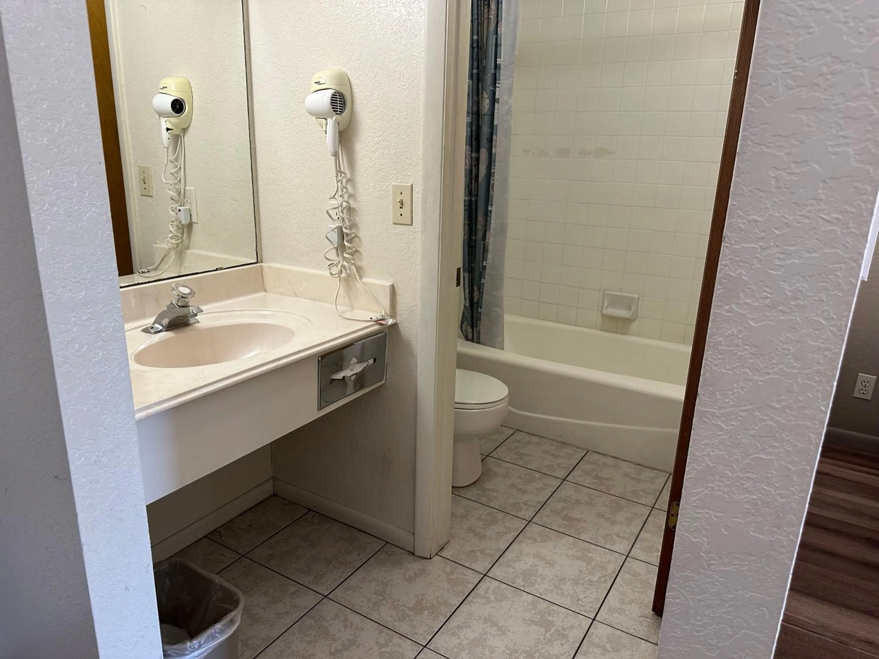 Sunset Inn and Suites