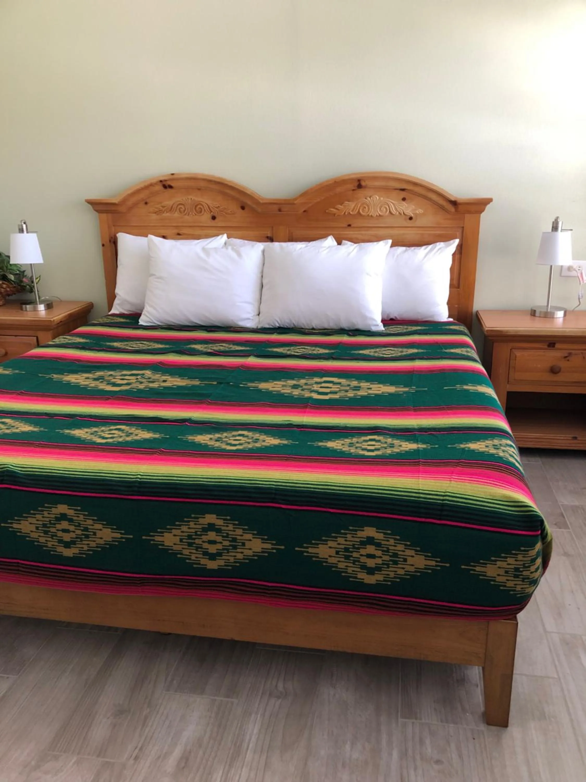 Bed in Sunset Inn and Suites