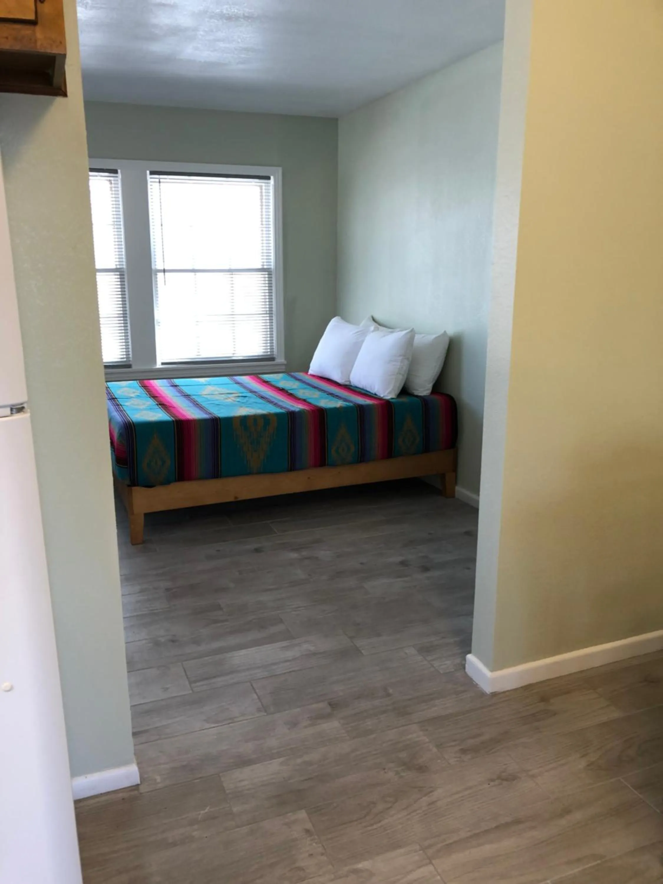 Bed in Sunset Inn and Suites