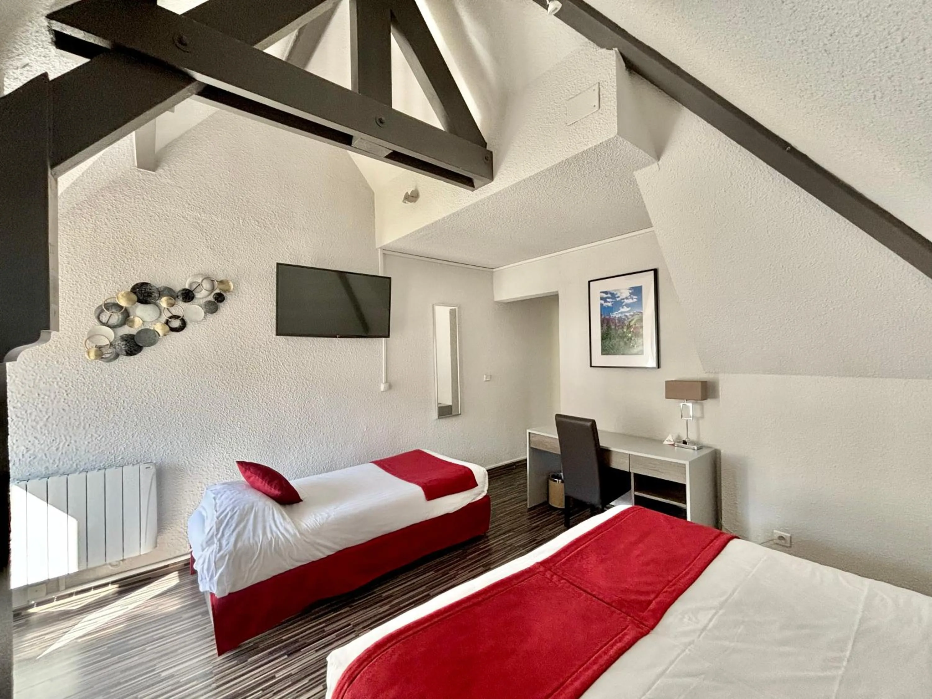 Bedroom, Bed in Hôtel de France Contact-Hôtel