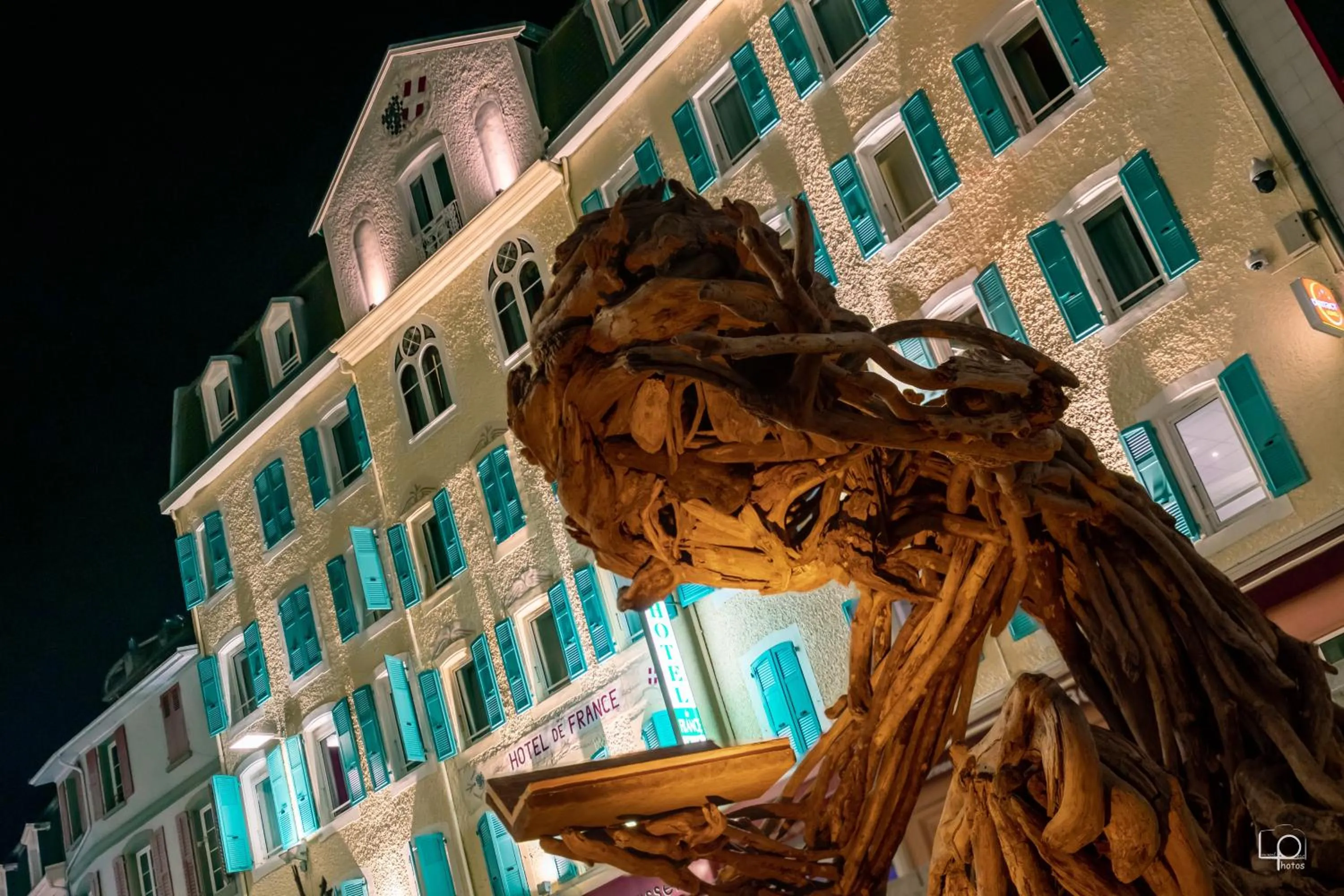 Property building in Hôtel de France Contact-Hôtel