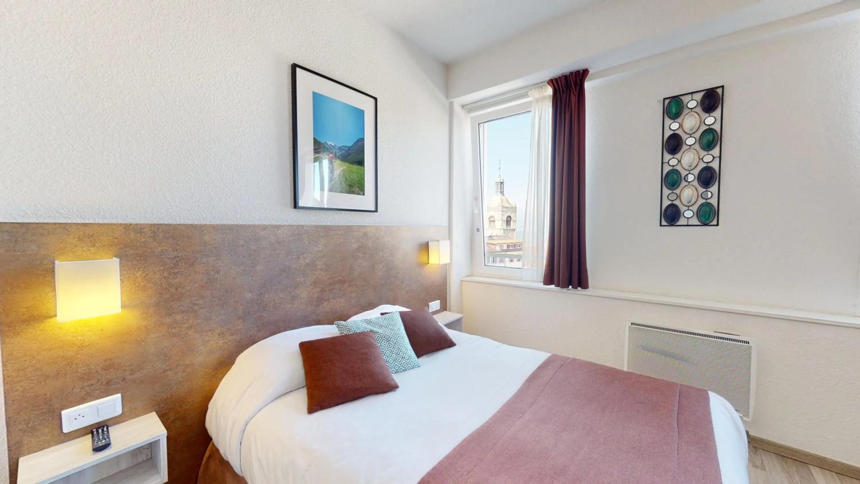 Bed in Hôtel de France Contact-Hôtel