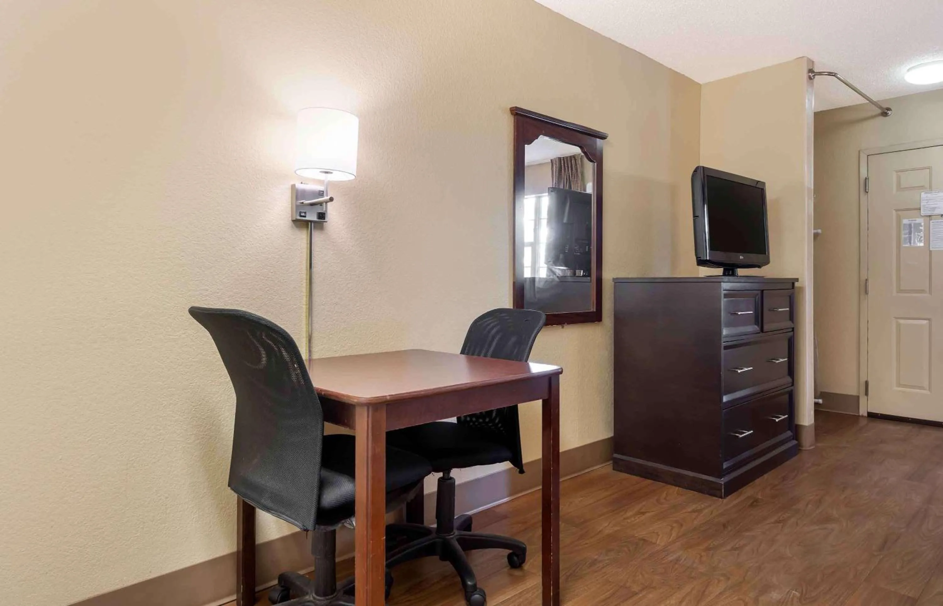 Bedroom in Extended Stay America Suites - Seattle - Tukwila