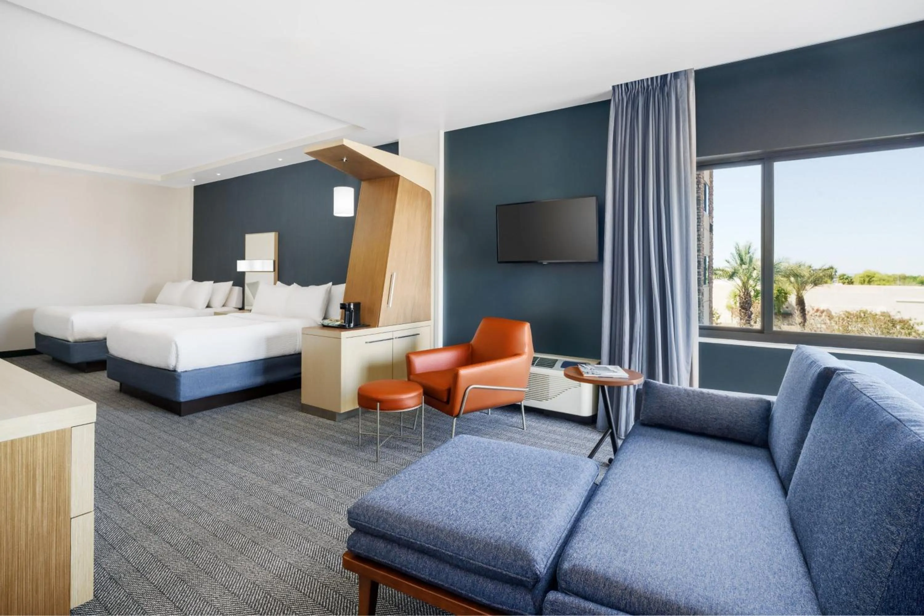 Photo of the whole room, Bed in Courtyard by Marriott Phoenix Mesa Gateway Airport