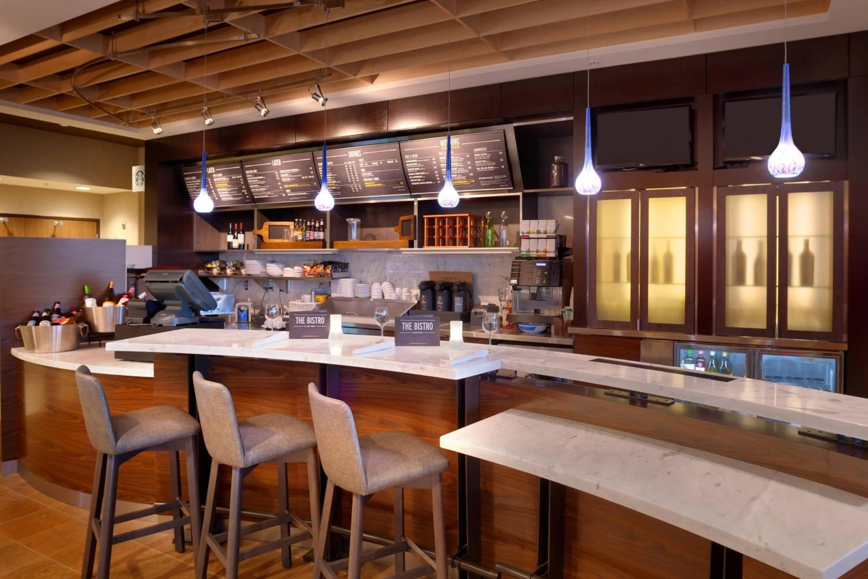 Restaurant/places to eat in Courtyard by Marriott Phoenix Mesa Gateway Airport