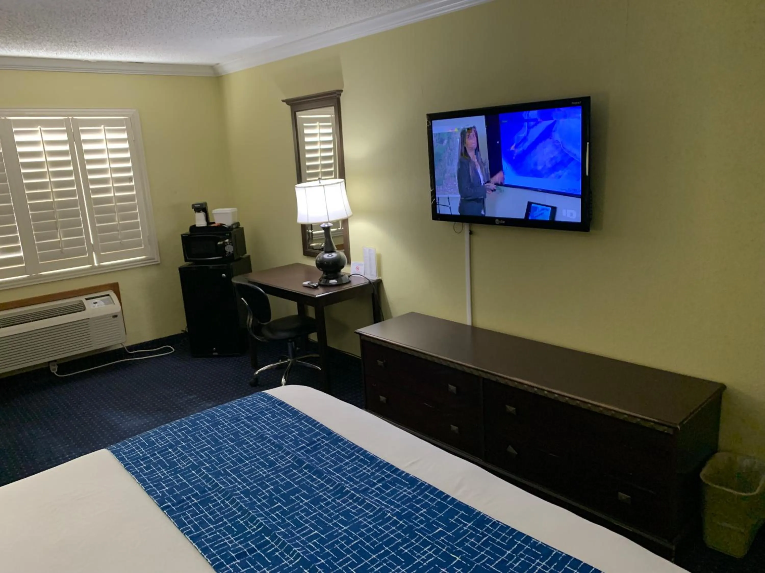 Bedroom, Bed in Travelodge by Wyndham Odessa