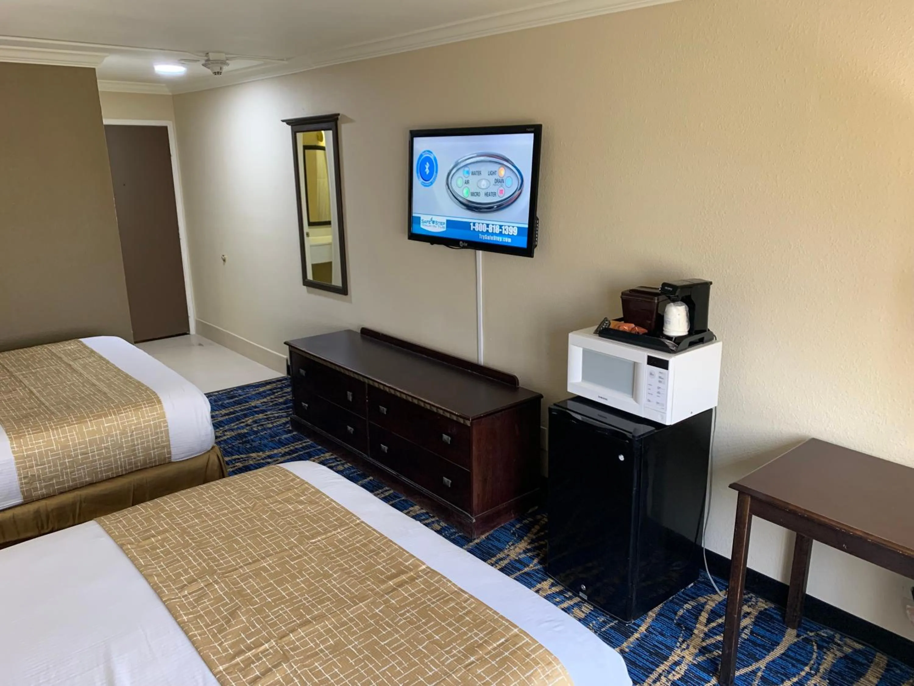TV and multimedia, Bed in Travelodge by Wyndham Odessa