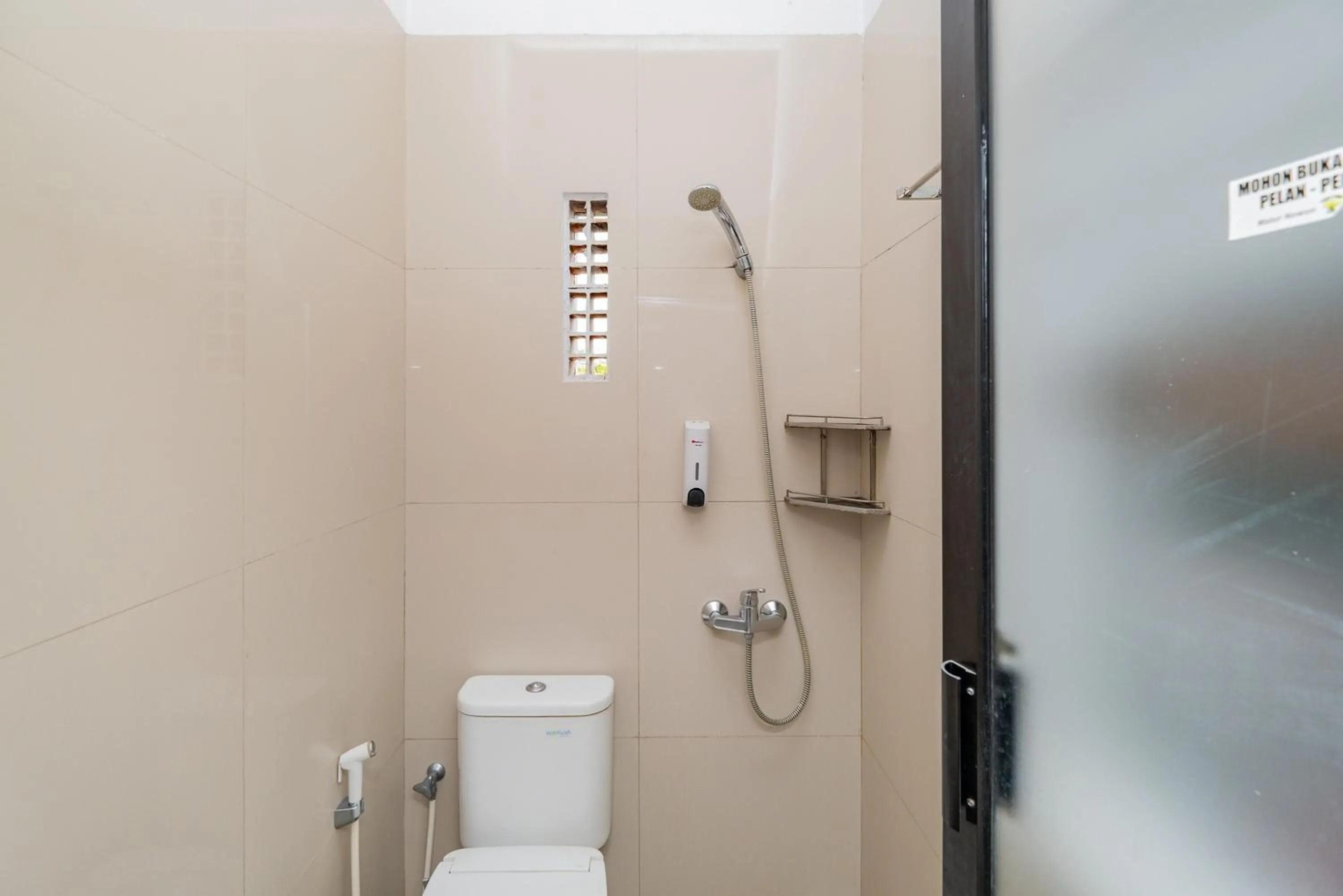 Bathroom in RedDoorz near Jawa Timur Park 3