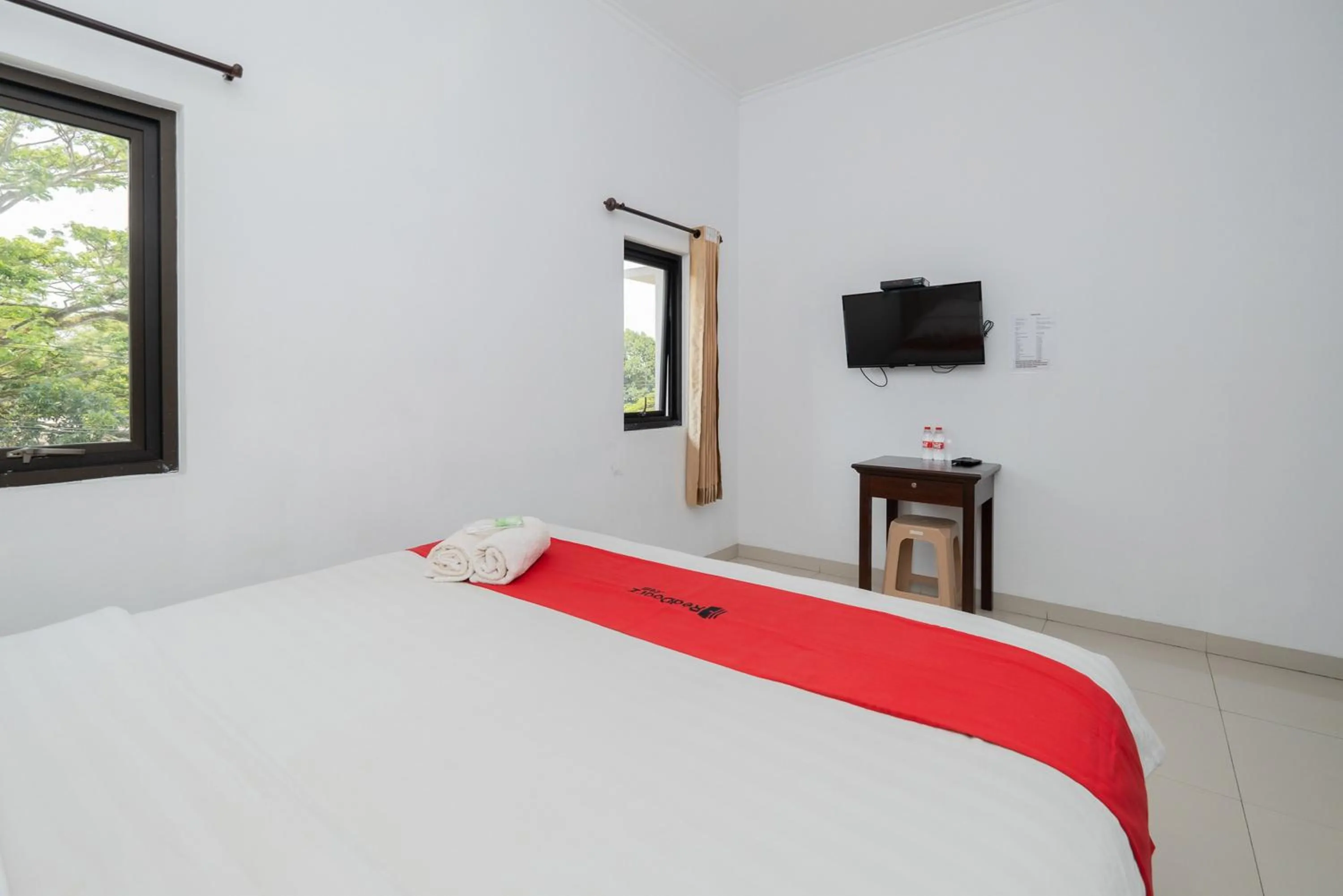 Bed in RedDoorz near Jawa Timur Park 3