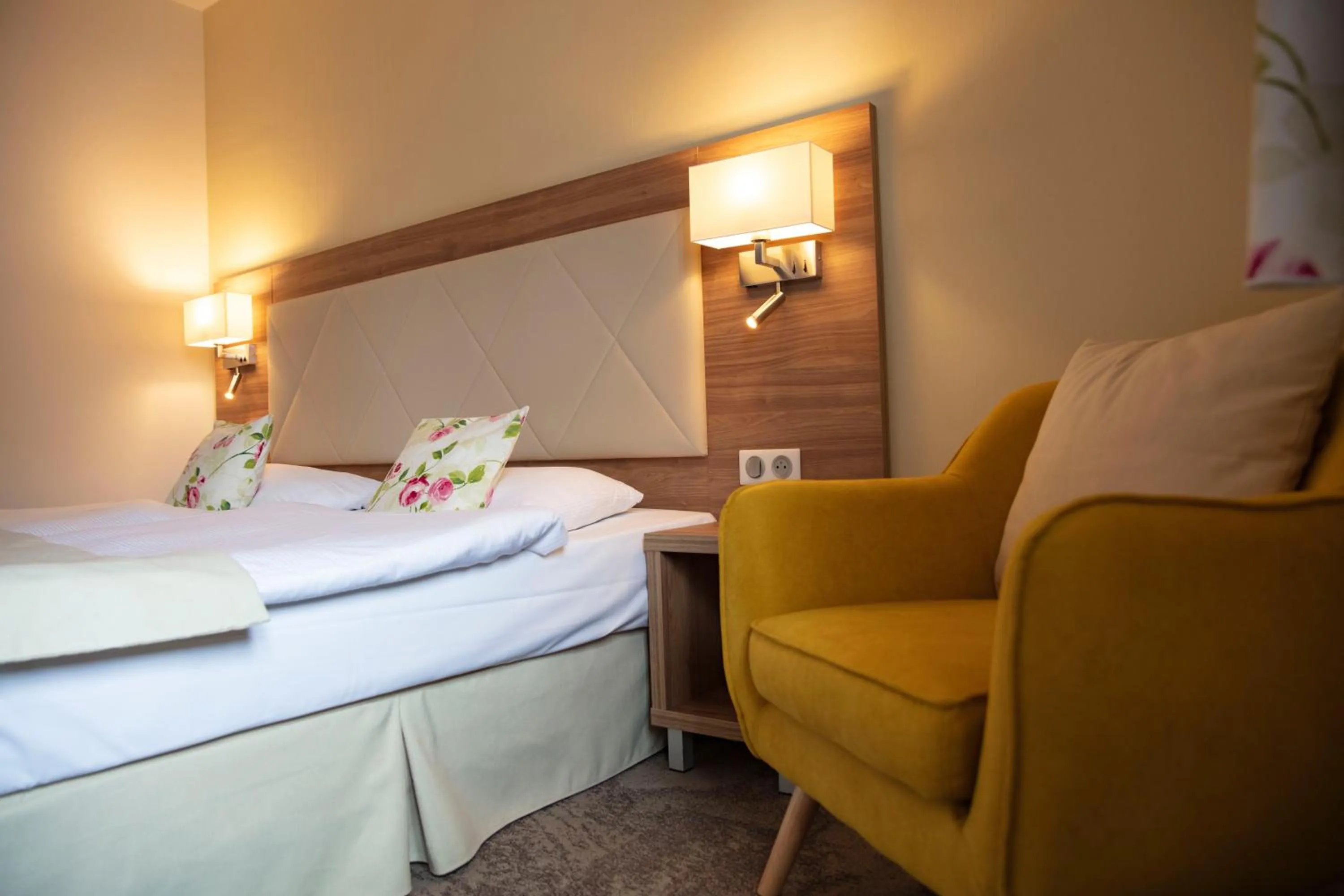 Property building, Bed in Hostellerie Saint Florent