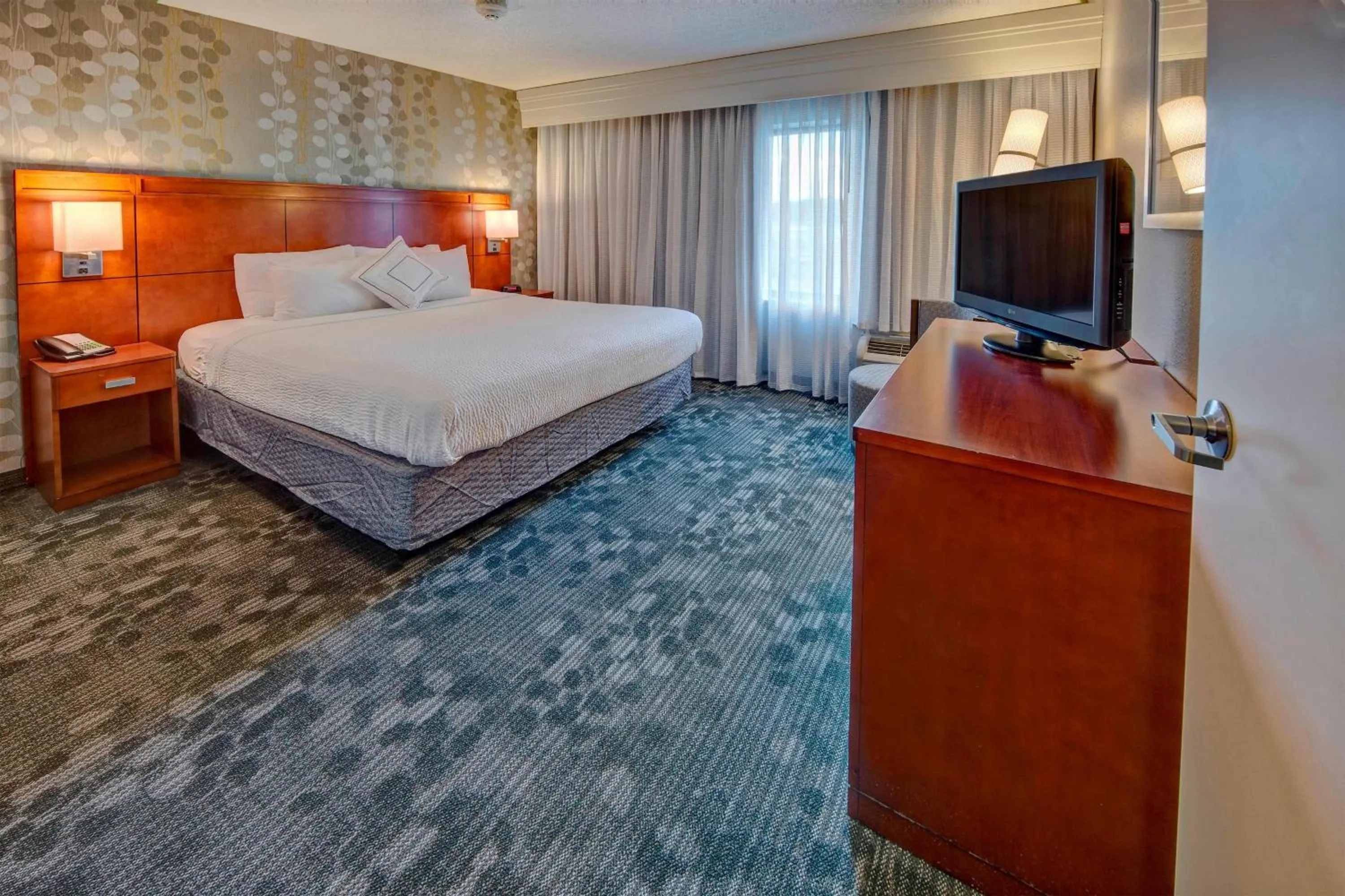 Bedroom, Bed in Courtyard by Marriott Alexandria
