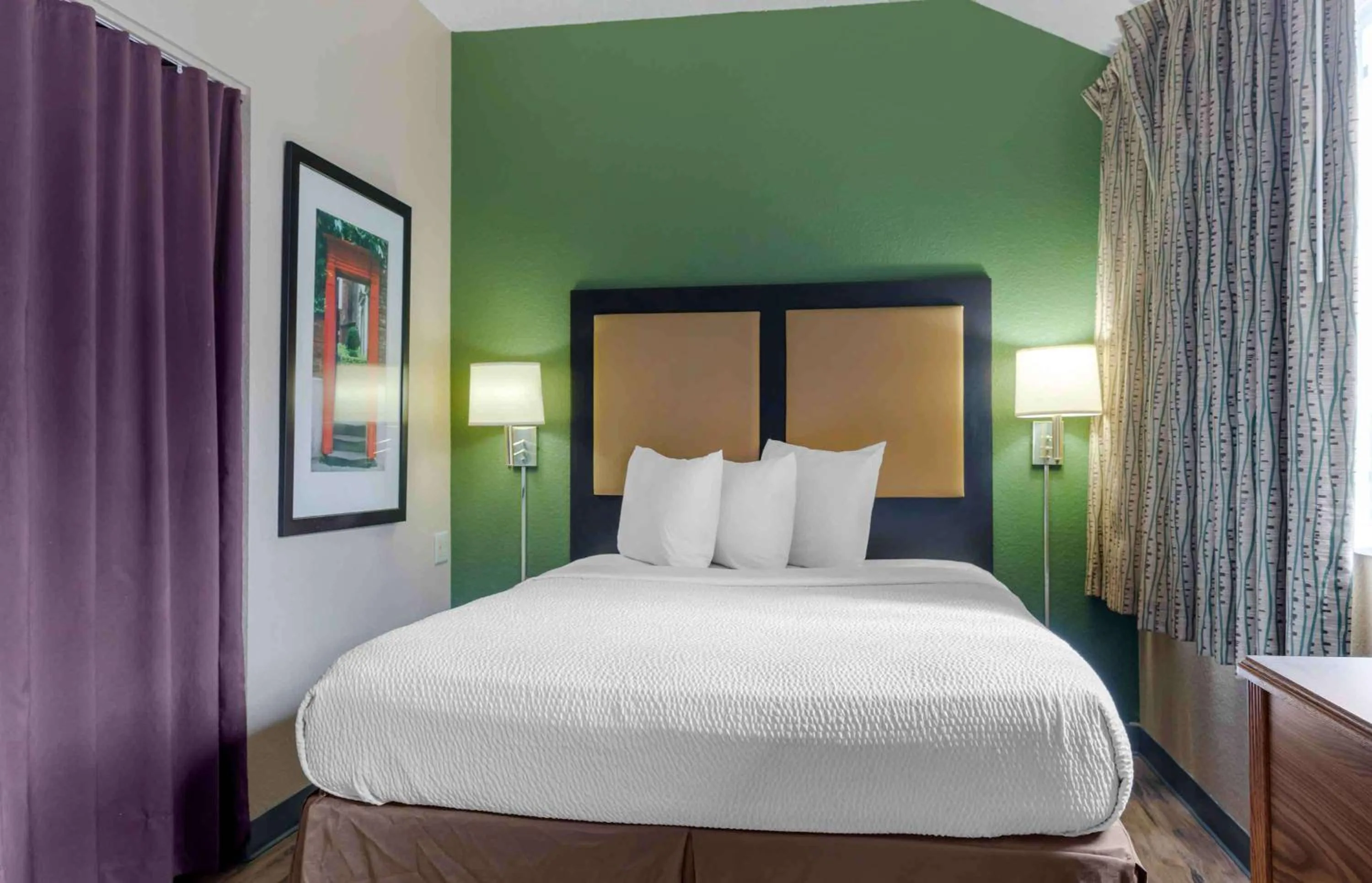Bedroom, Bed in Extended Stay America Suites - Dallas - Plano Parkway
