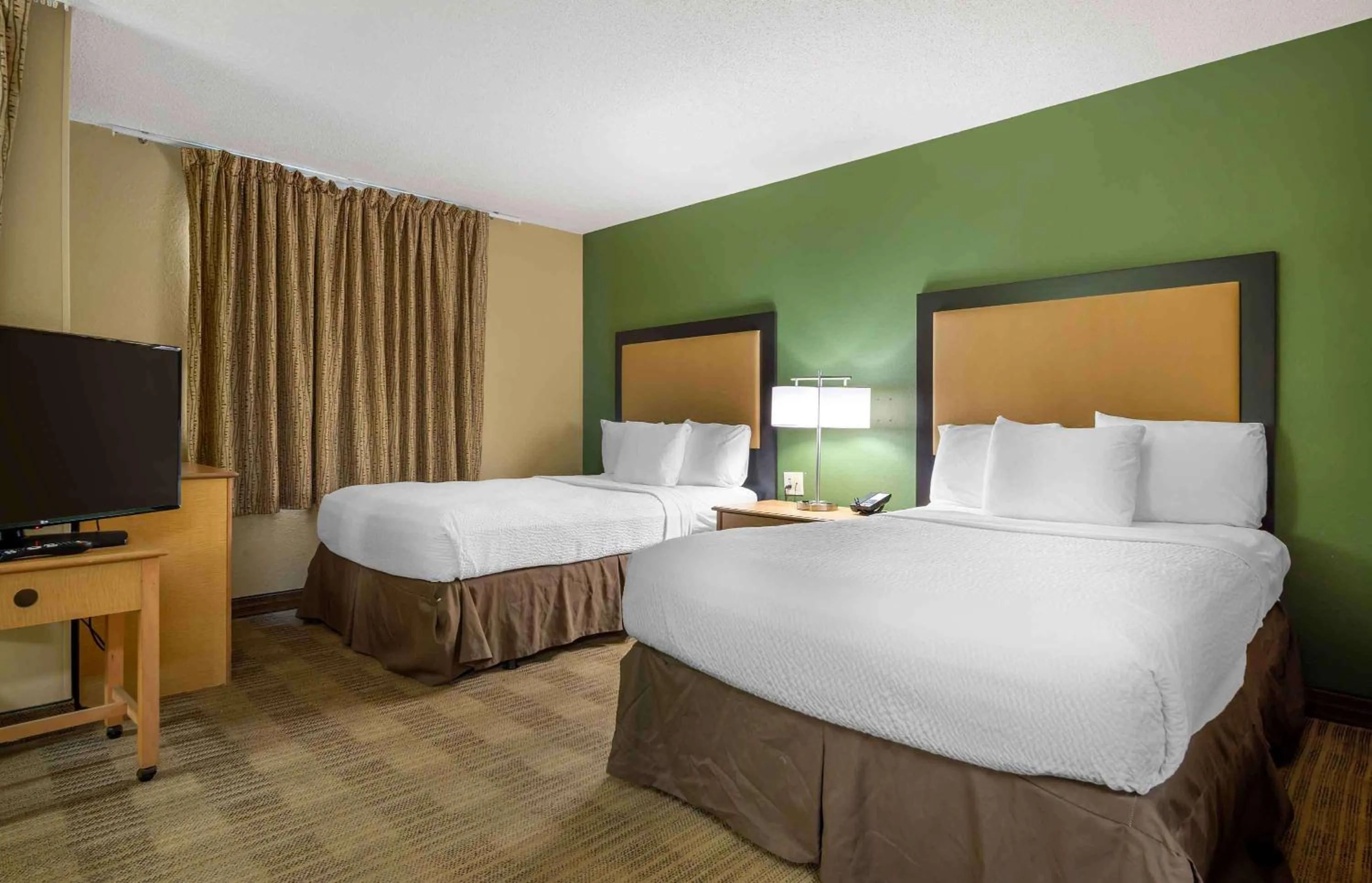 Bedroom, Bed in Extended Stay America Suites - Dallas - Plano Parkway