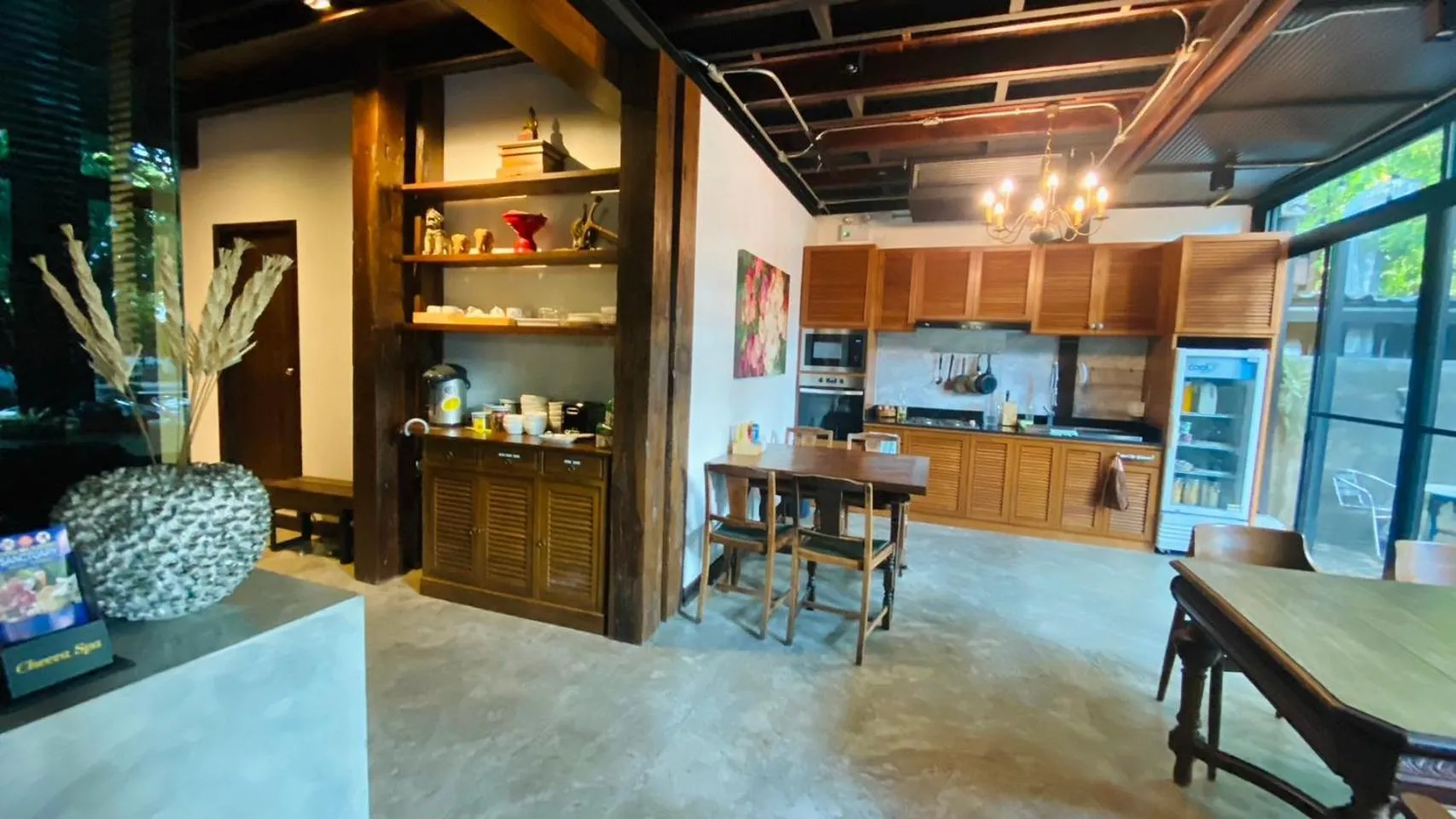 Restaurant/places to eat in The Eight Ratvithi House