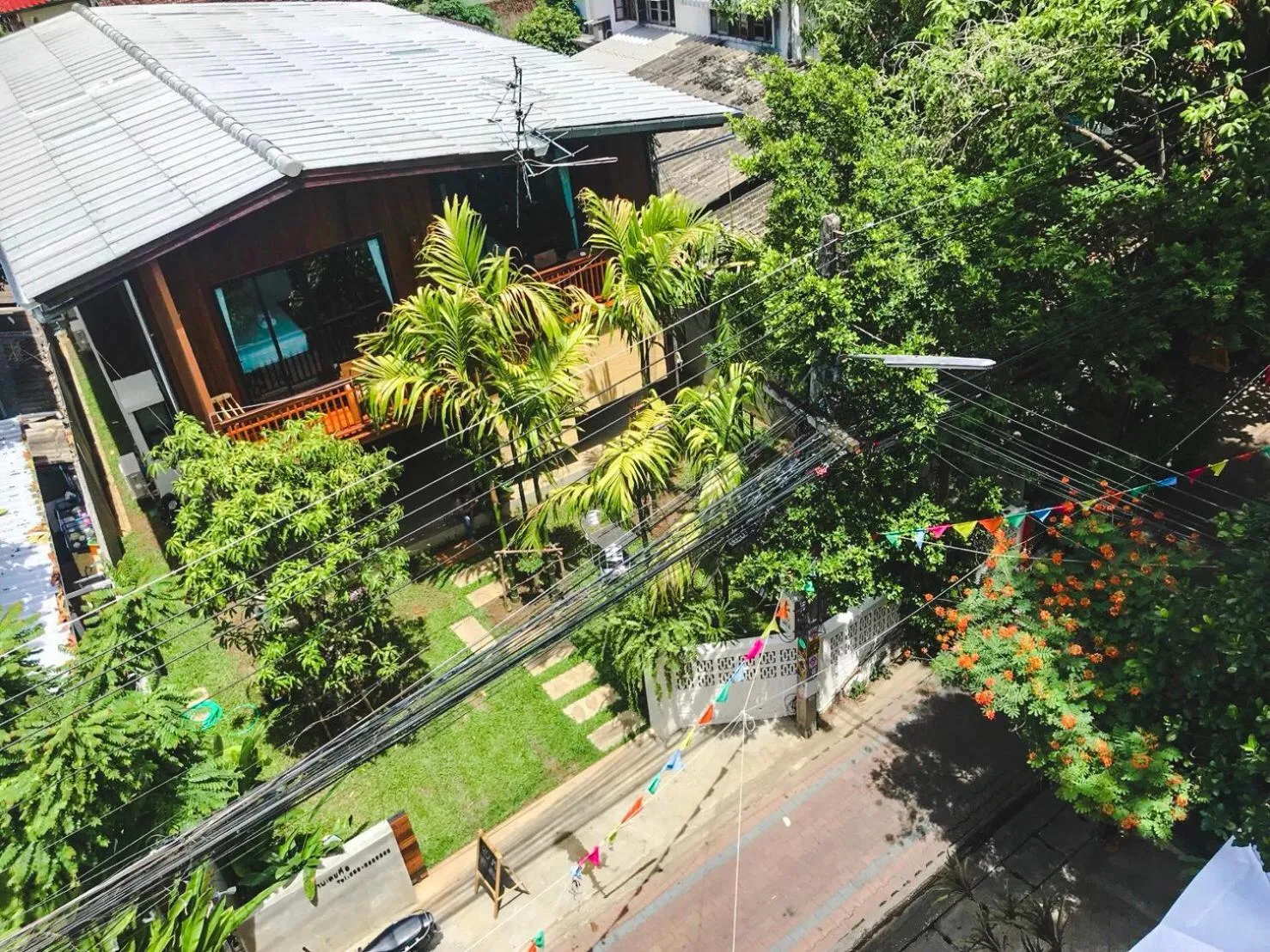 Facade/entrance in The Eight Ratvithi House