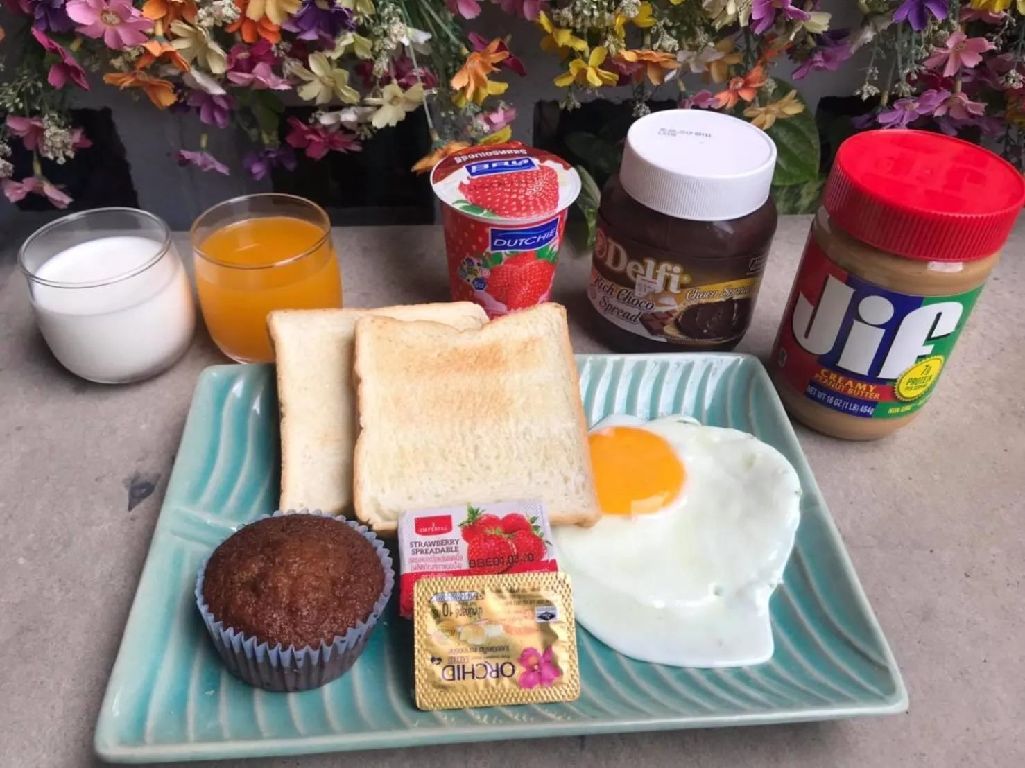 Breakfast in The Eight Ratvithi House