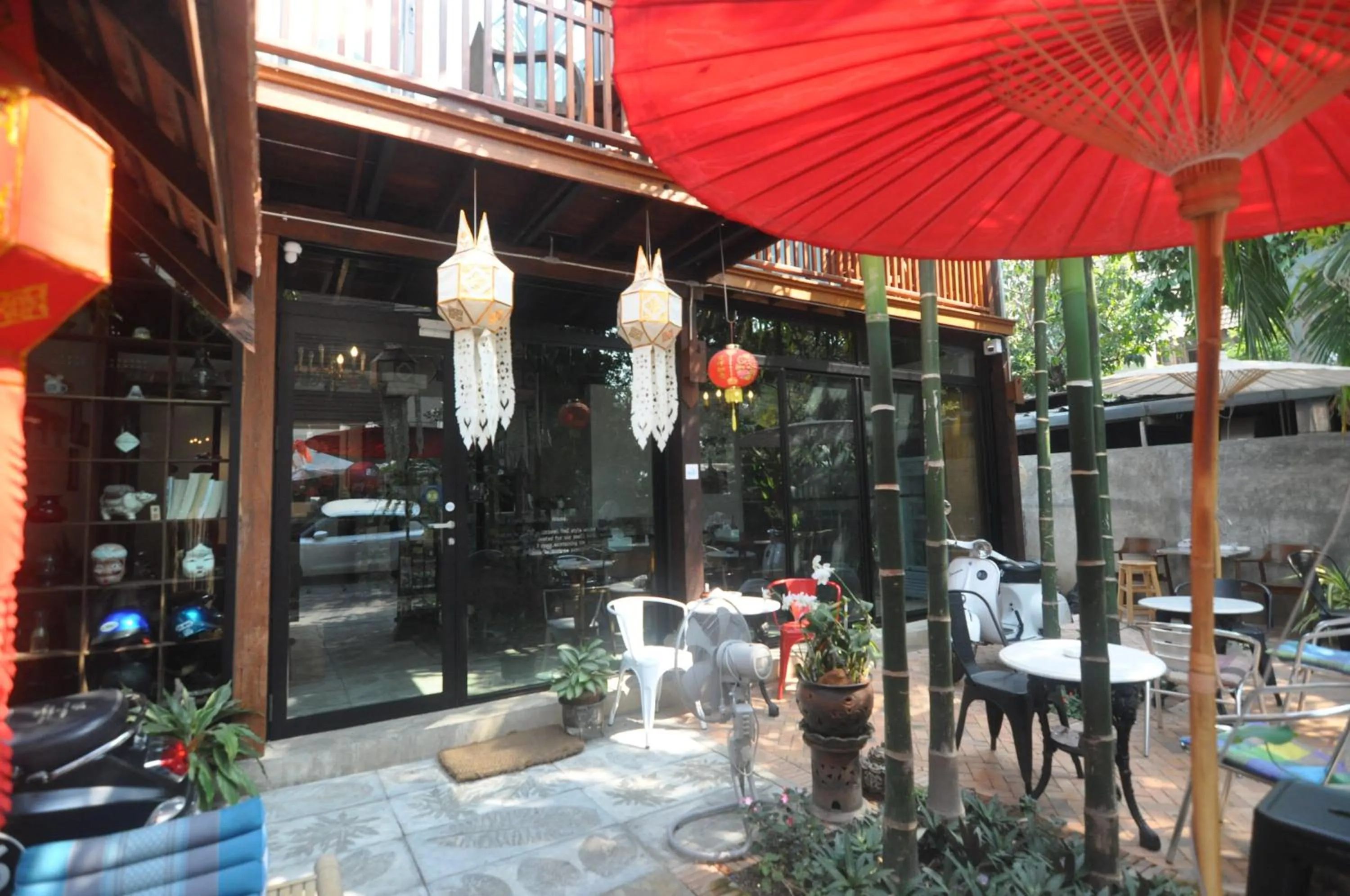 Restaurant/places to eat in The Eight Ratvithi House