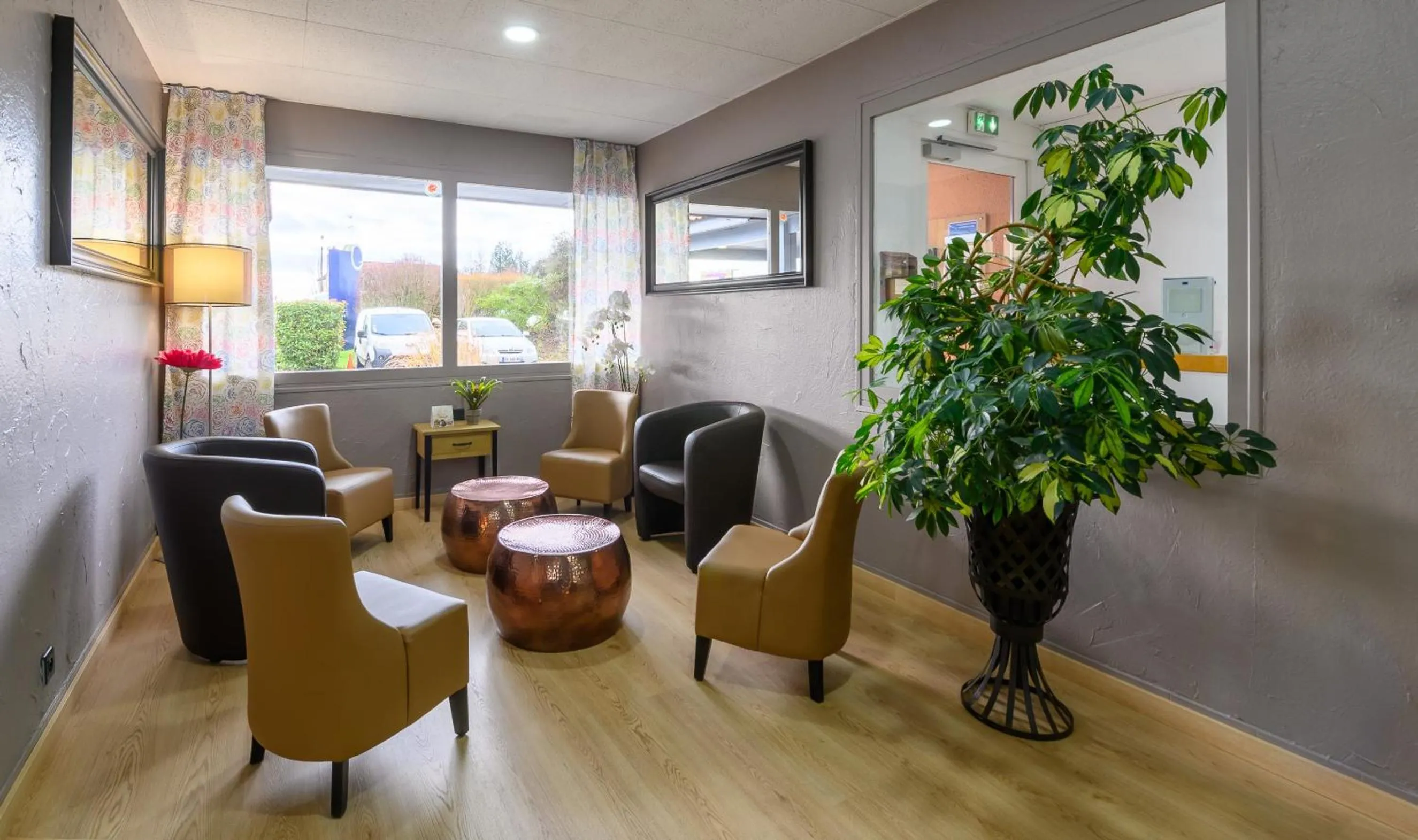 Living room in The Originals City, Tabl'Hôtel, Cambrai (Inter-Hotel)