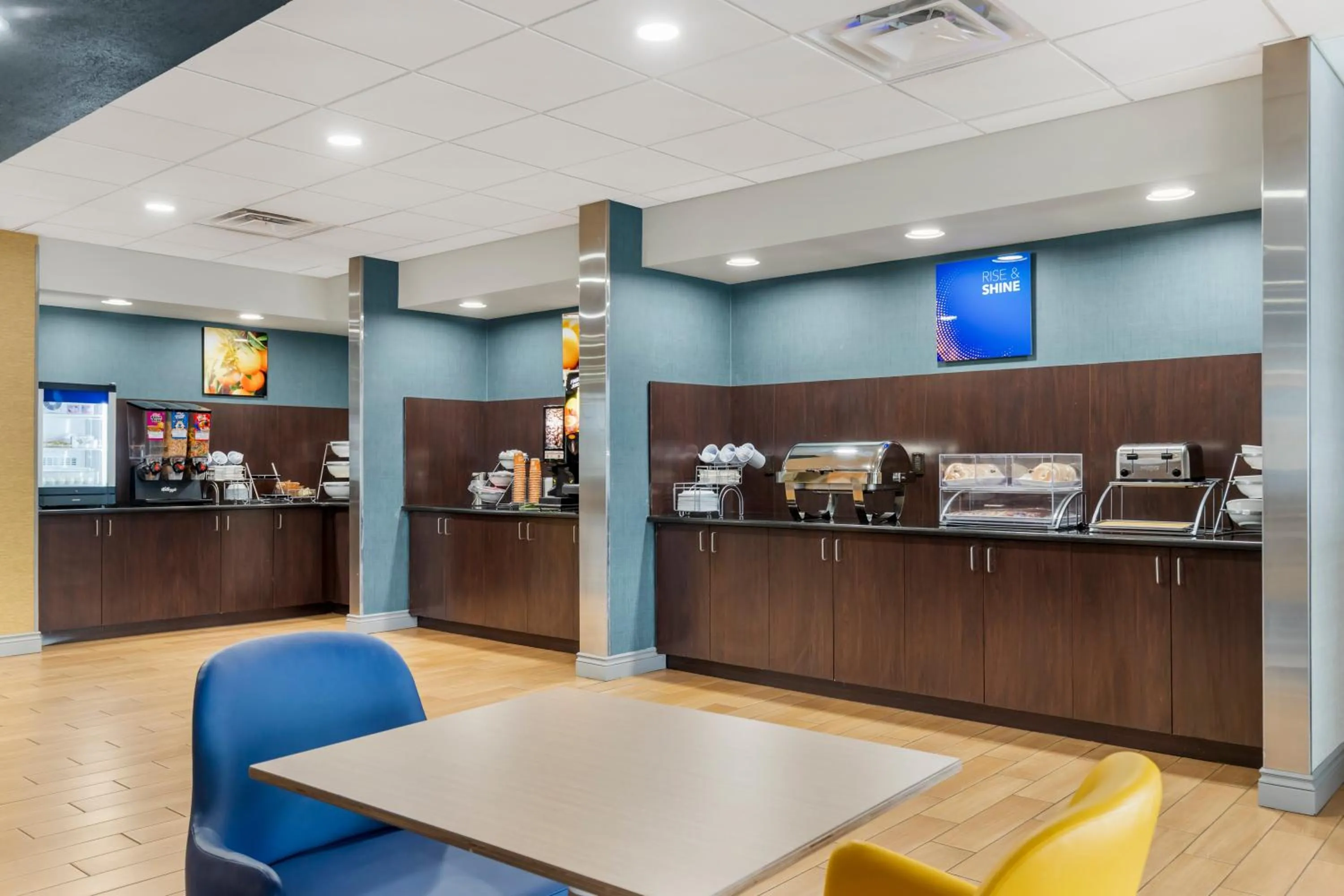 Breakfast in Comfort Inn & Suites