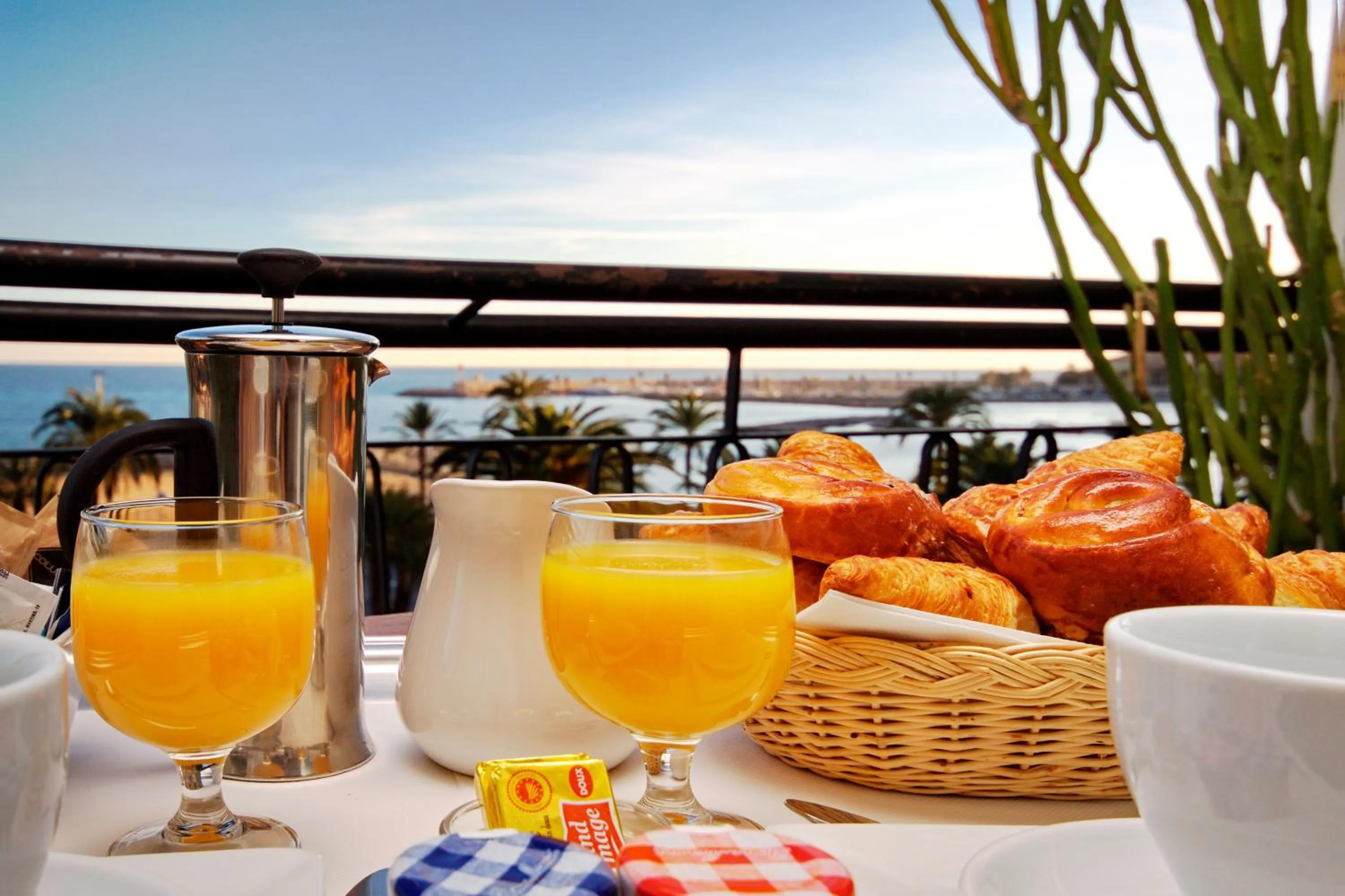 Food and drinks in Hotel Napoléon