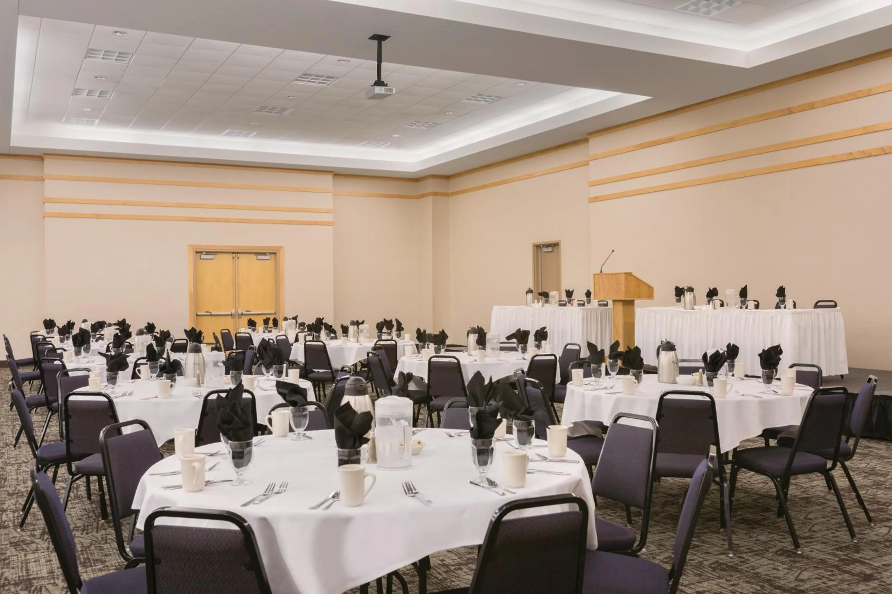 Banquet/Function facilities in Country Inn & Suites by Radisson, Fergus Falls, MN