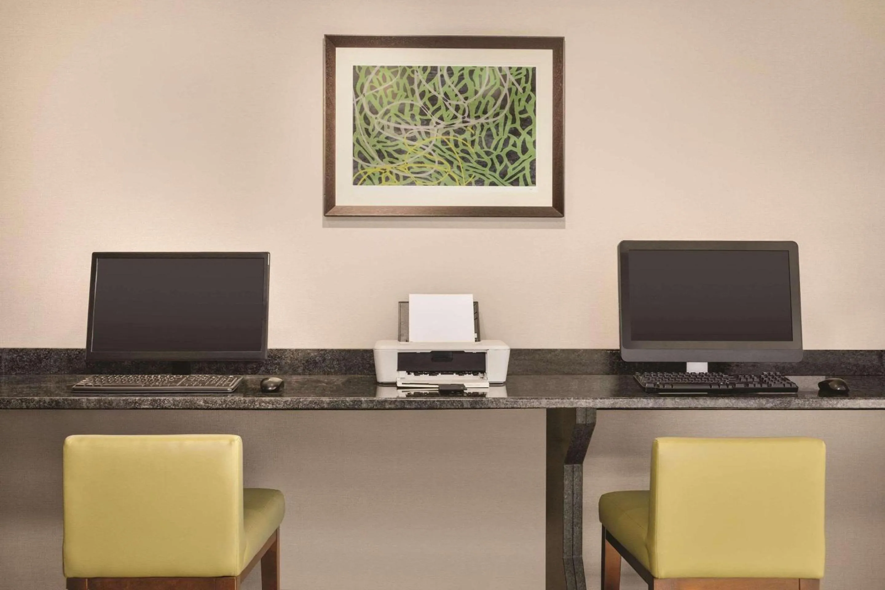 Business facilities in Country Inn & Suites by Radisson, Fergus Falls, MN