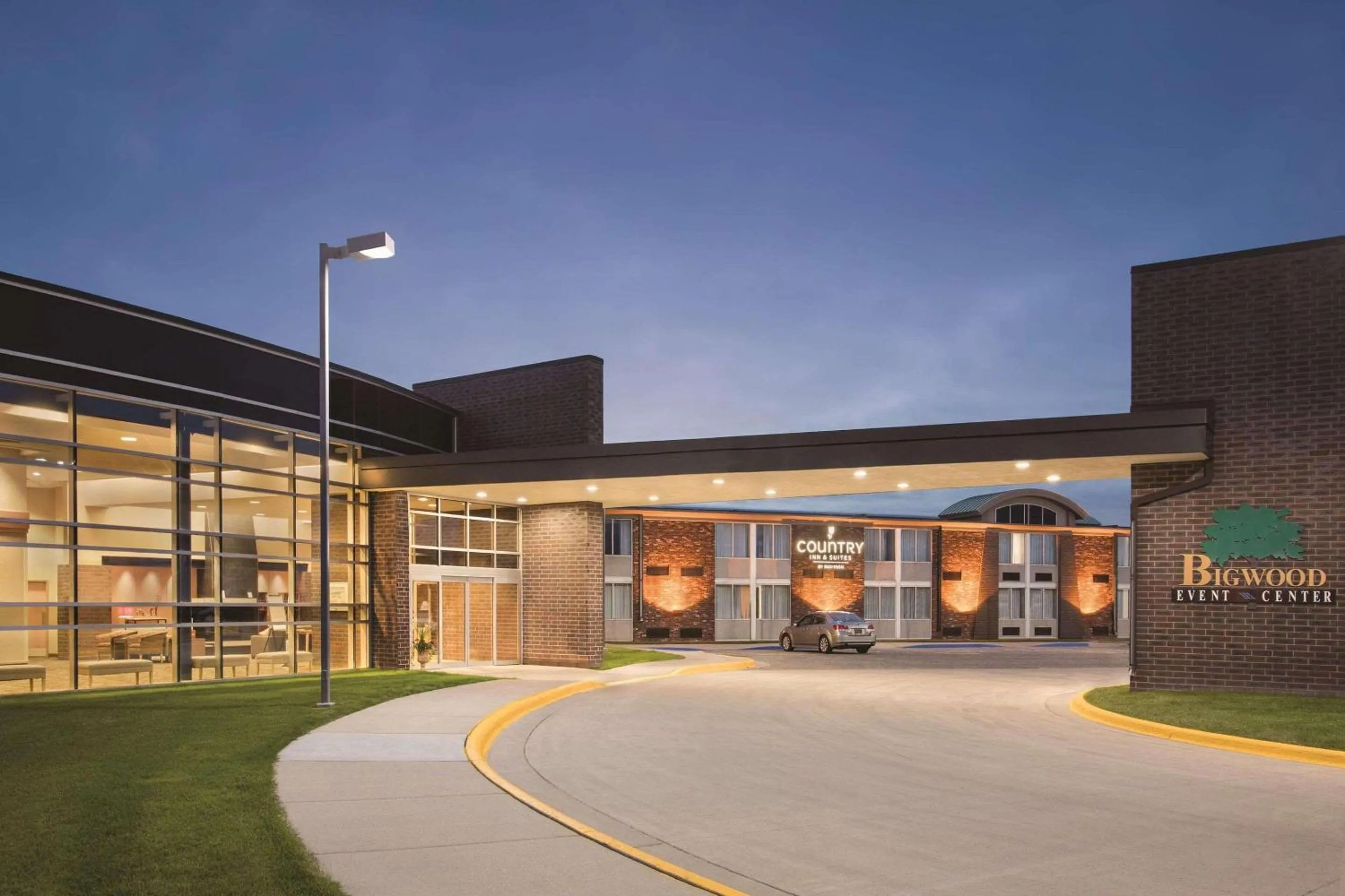 Property building in Country Inn & Suites by Radisson, Fergus Falls, MN