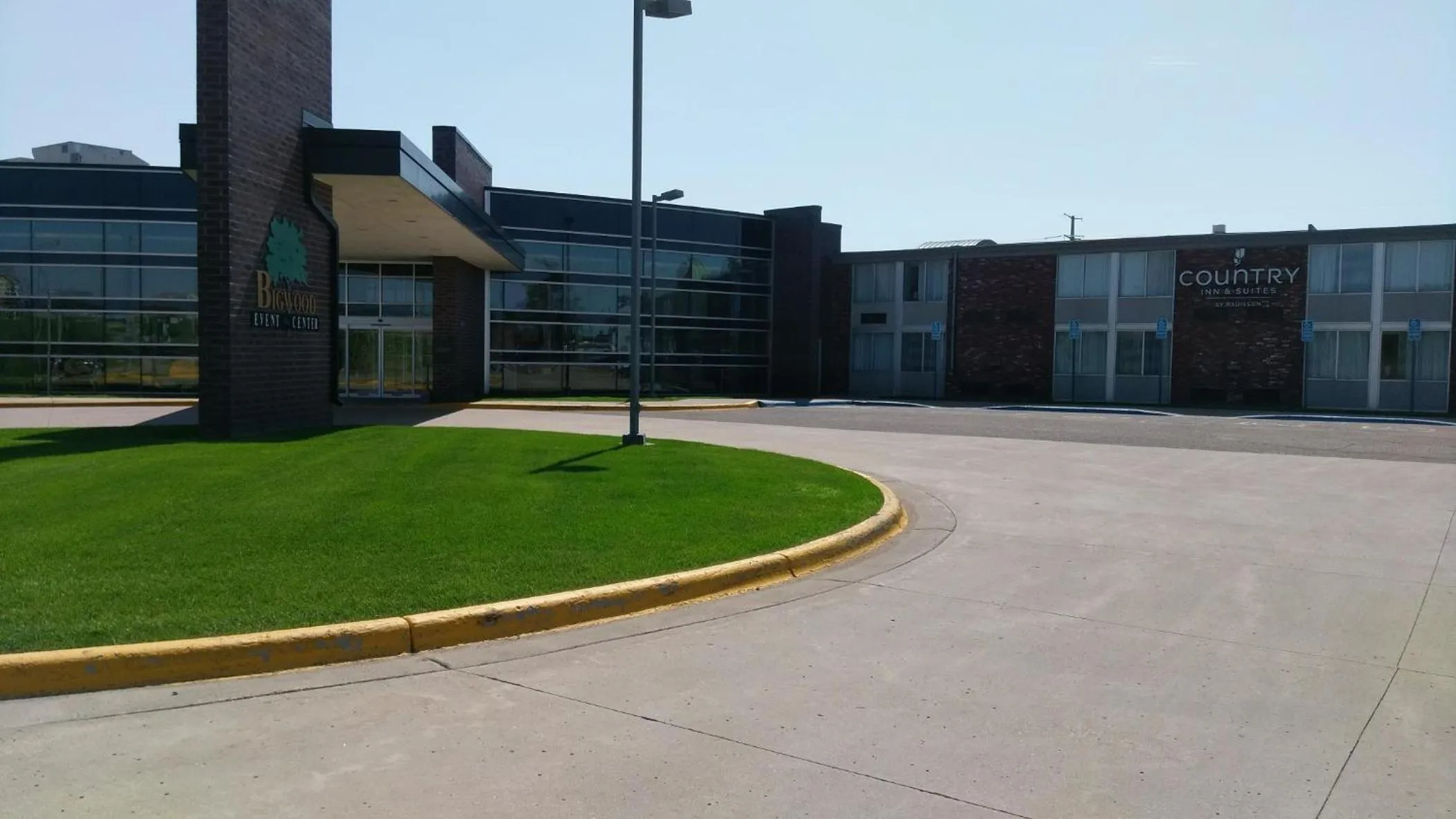 Property building in Country Inn & Suites by Radisson, Fergus Falls, MN