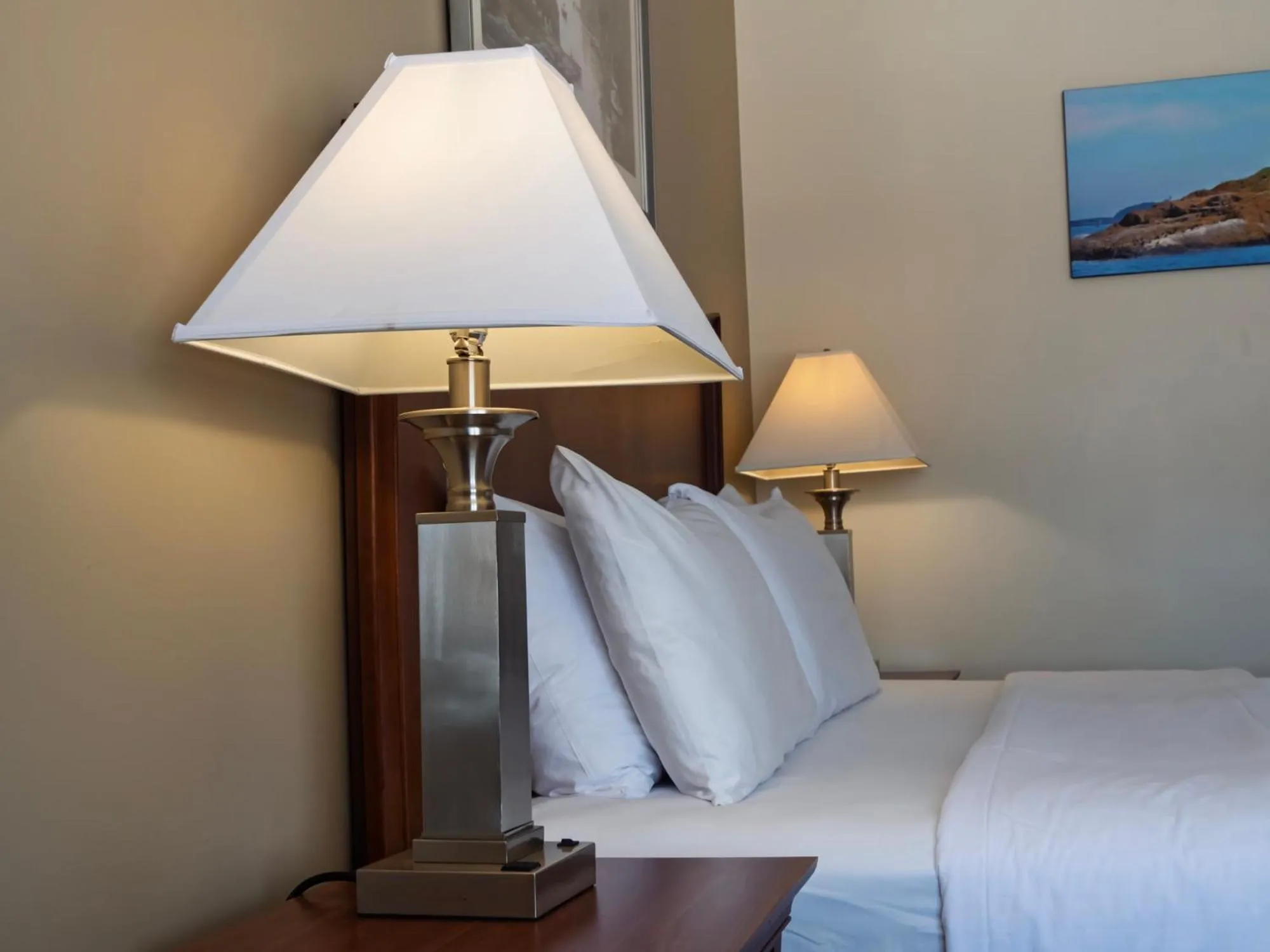 Bed in Country Inn at the Mall