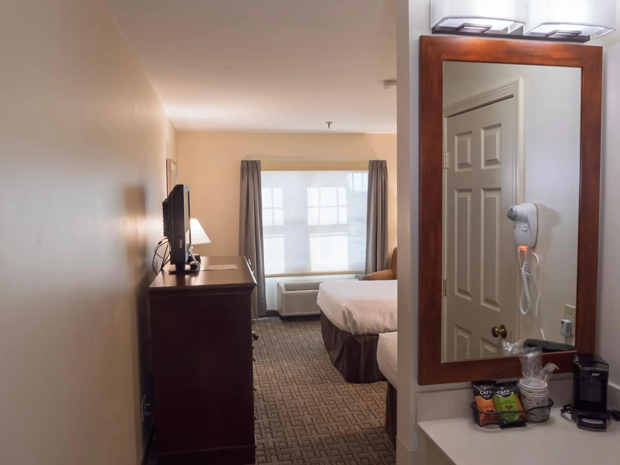 Bedroom, Bed in Country Inn at the Mall