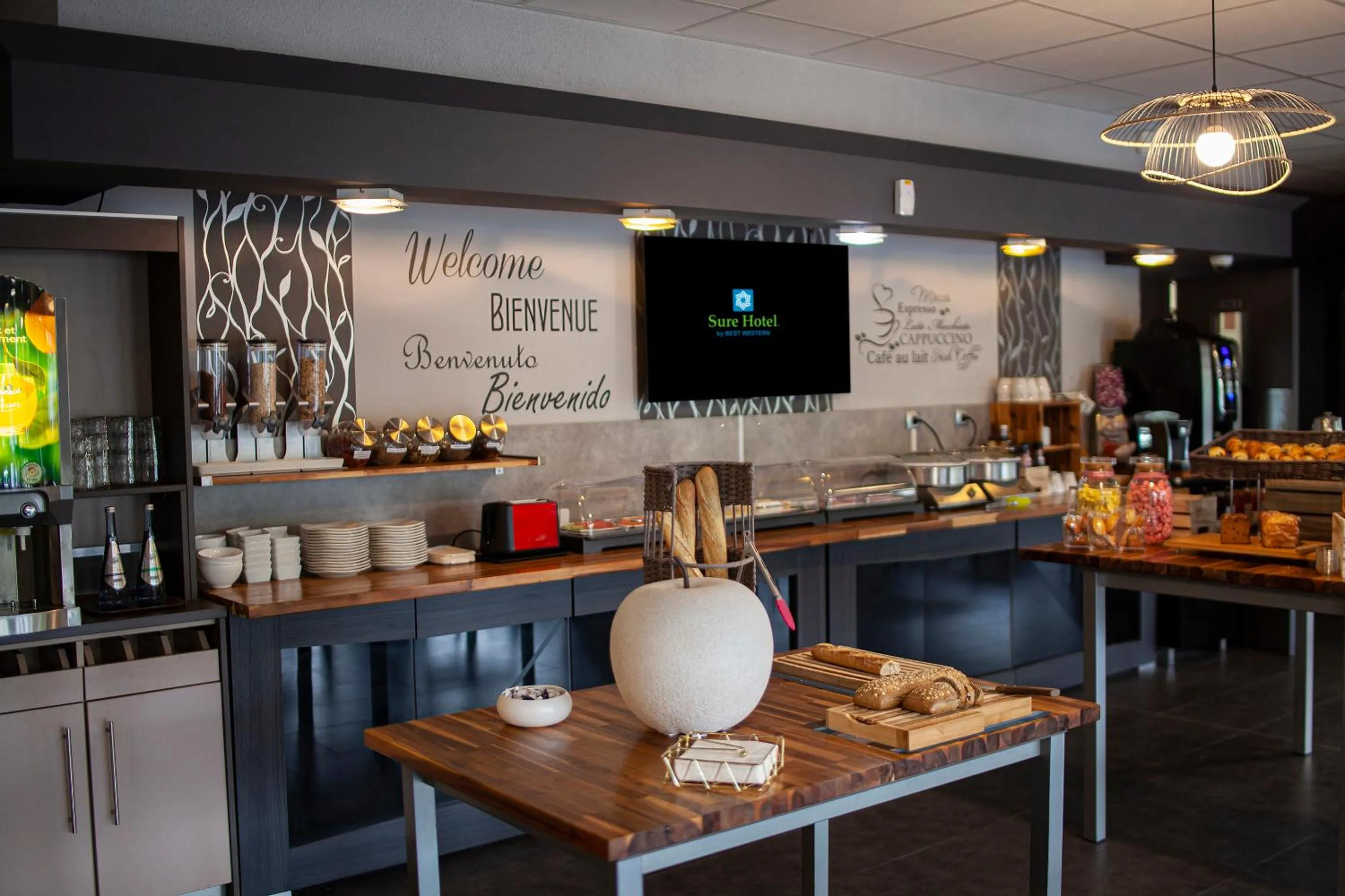 Restaurant/places to eat in Sure Hotel by Best Western Lille Tourcoing Ex Hotel Garden