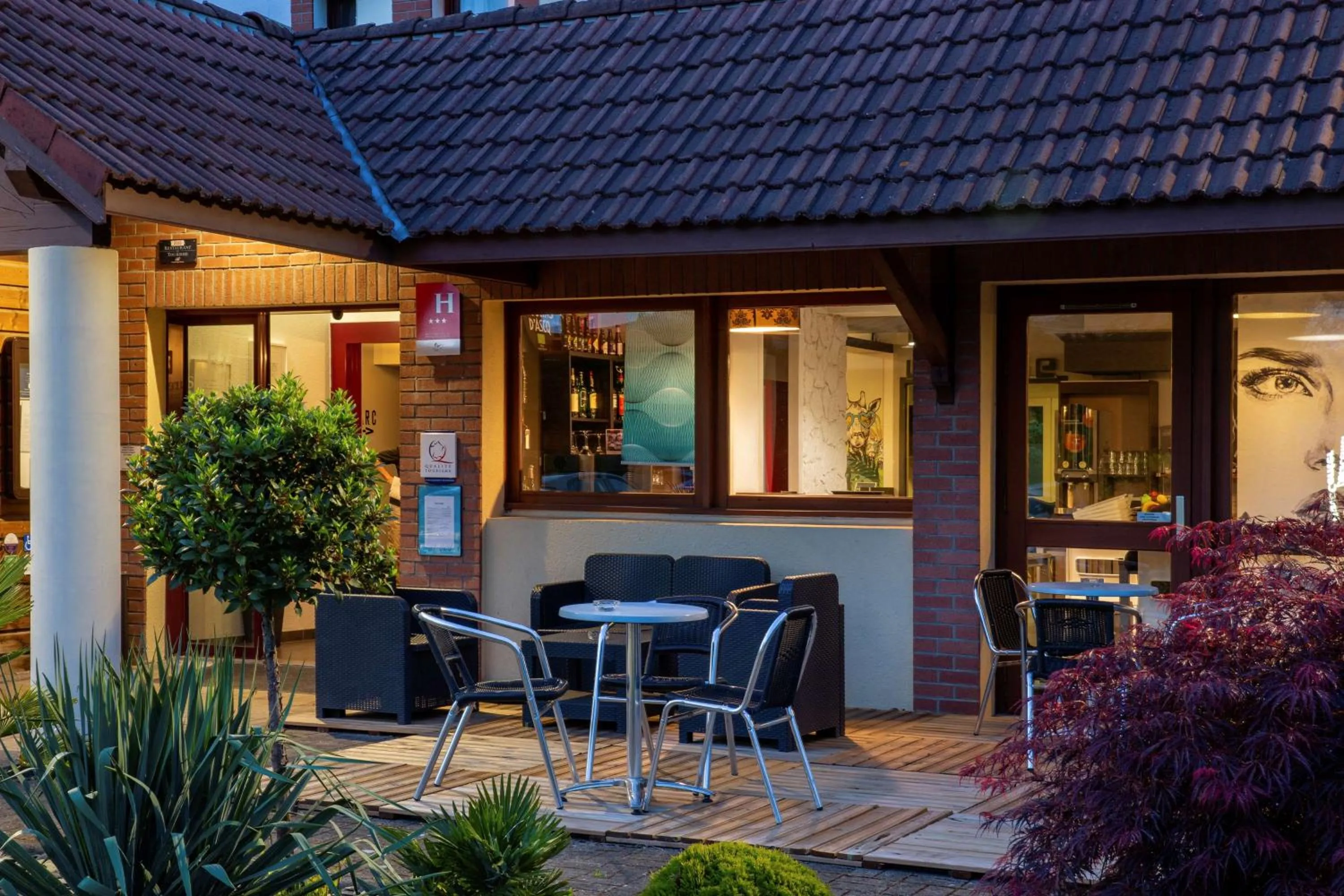 Property building in Sure Hotel by Best Western Lille Tourcoing Ex Hotel Garden