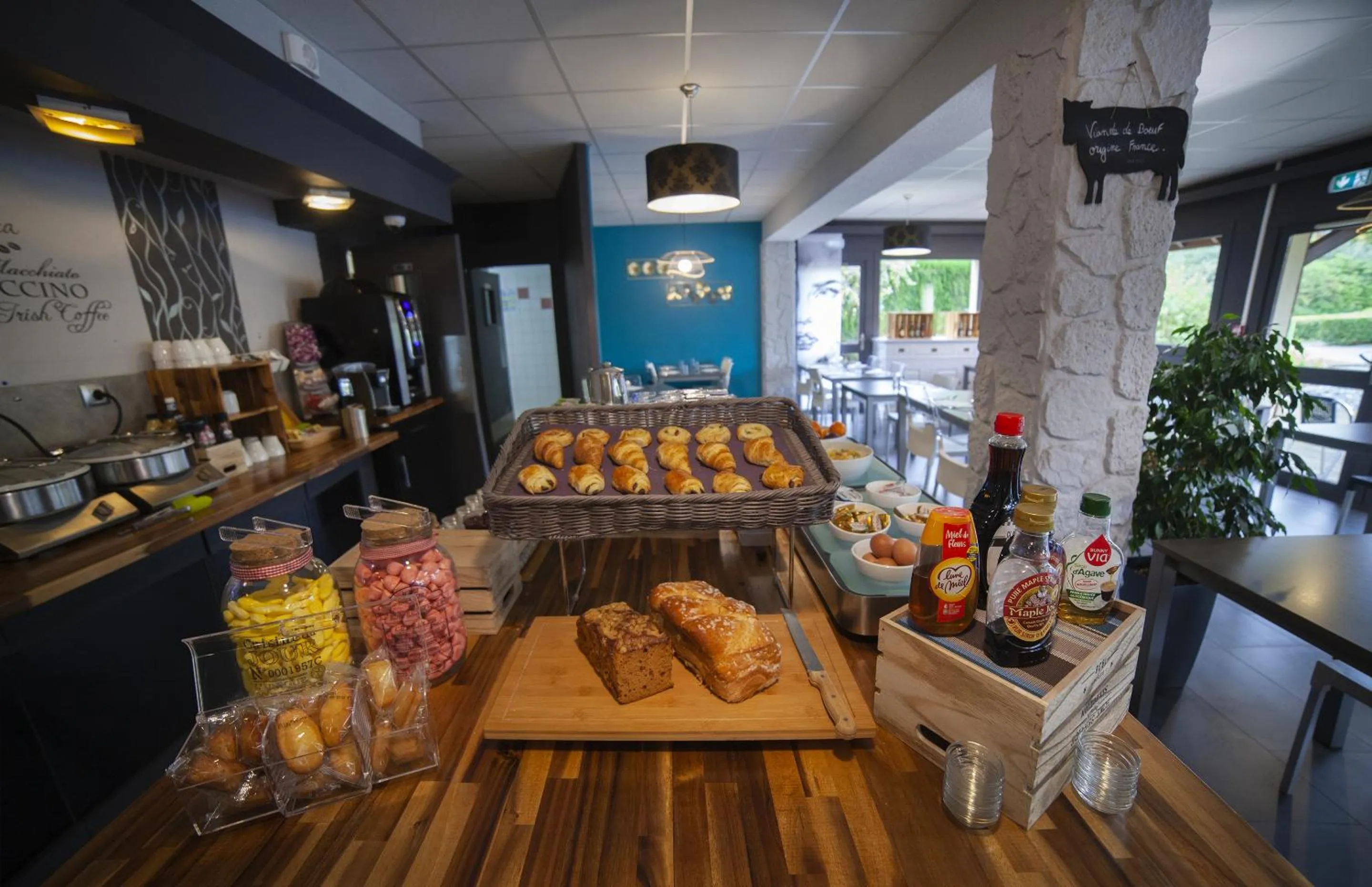 Food and drinks in Sure Hotel by Best Western Lille Tourcoing Ex Hotel Garden