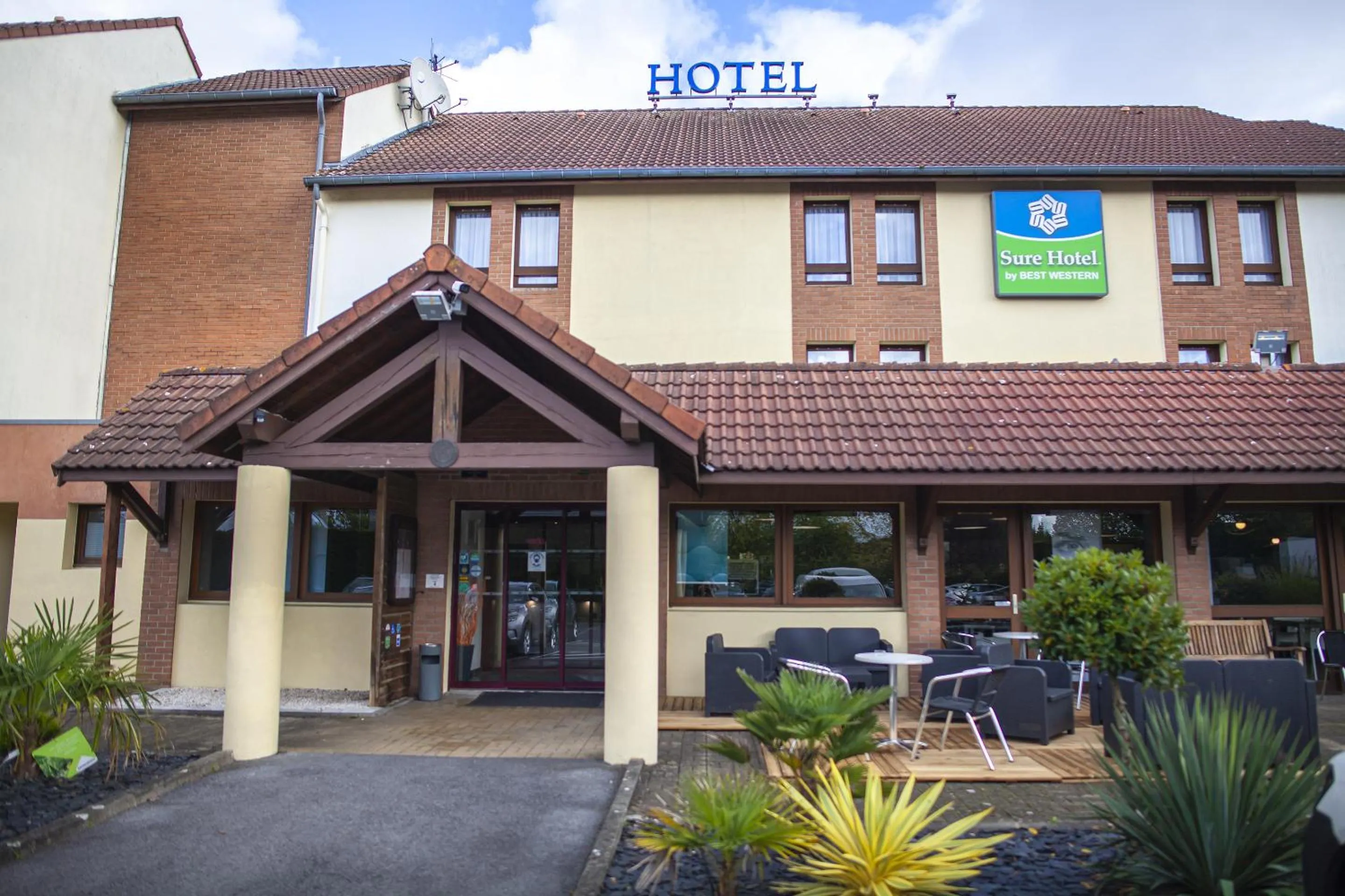 Property building in Sure Hotel by Best Western Lille Tourcoing Ex Hotel Garden