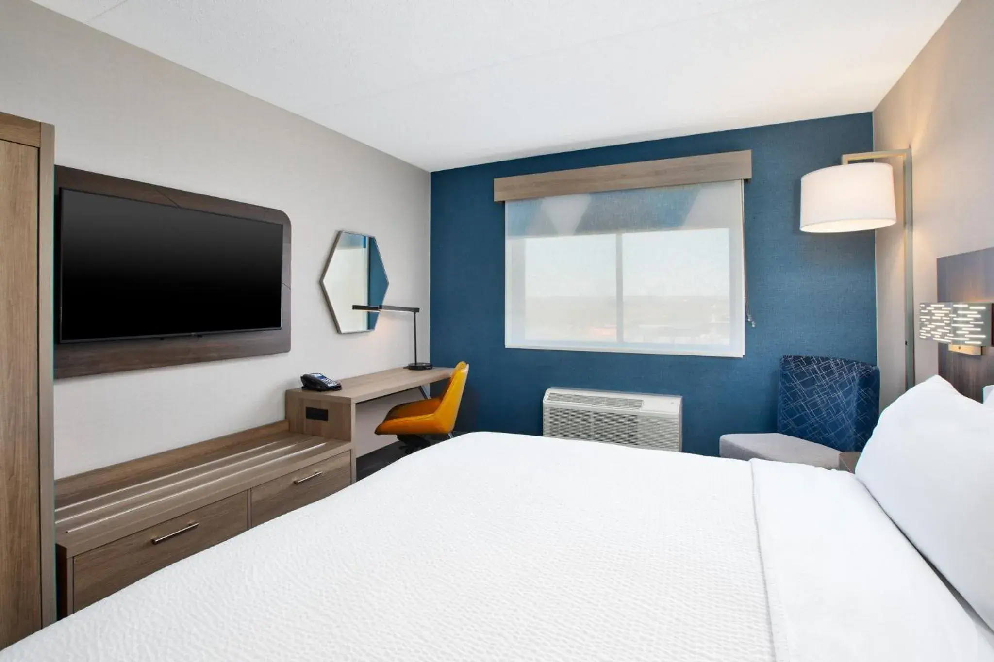 Standard King Room in Holiday Inn Express Sault Ste Marie by IHG Standard King Room in Holiday Inn Express Sault Ste Marie by IHG