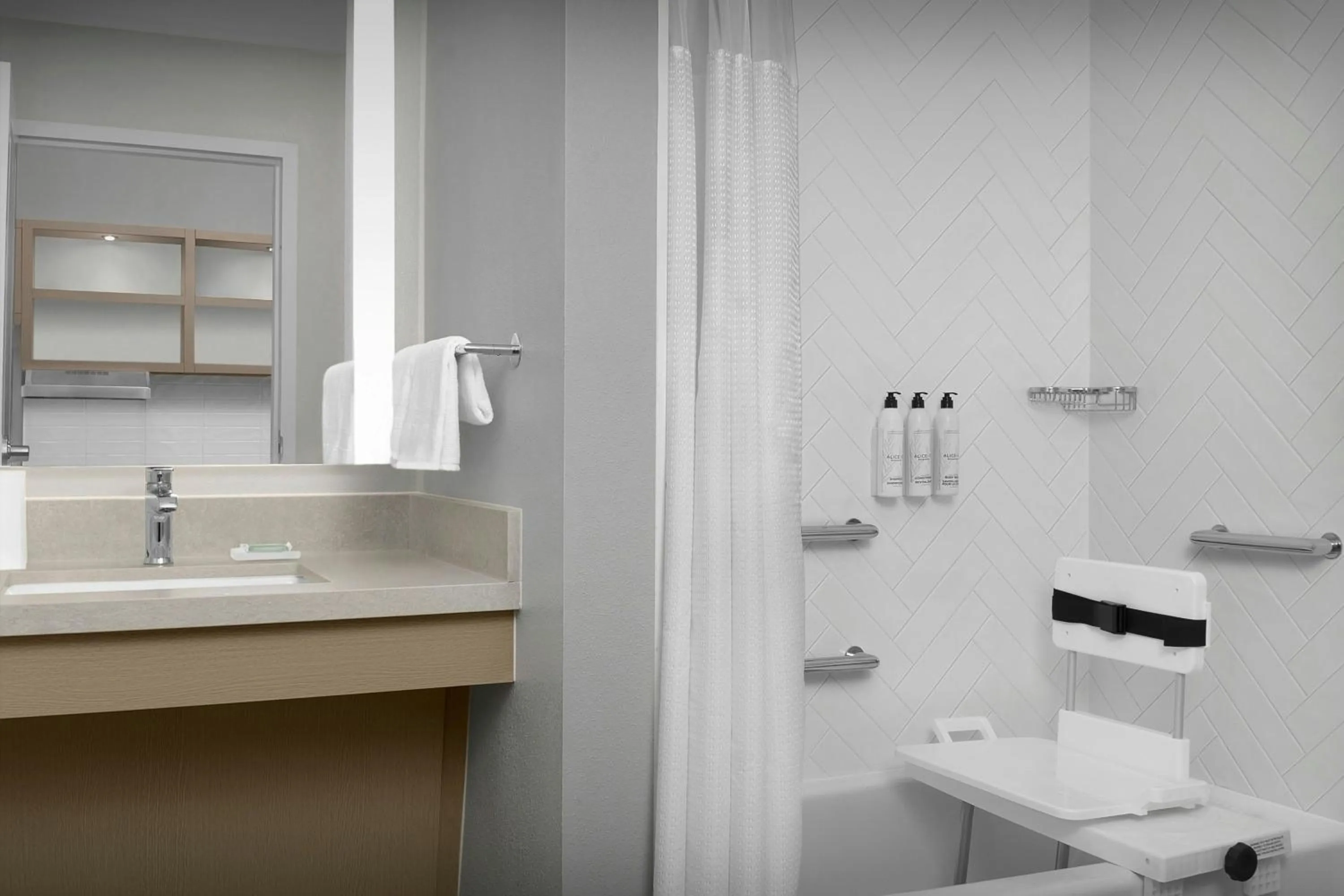 Bathroom in TownePlace Suites by Marriott Annapolis