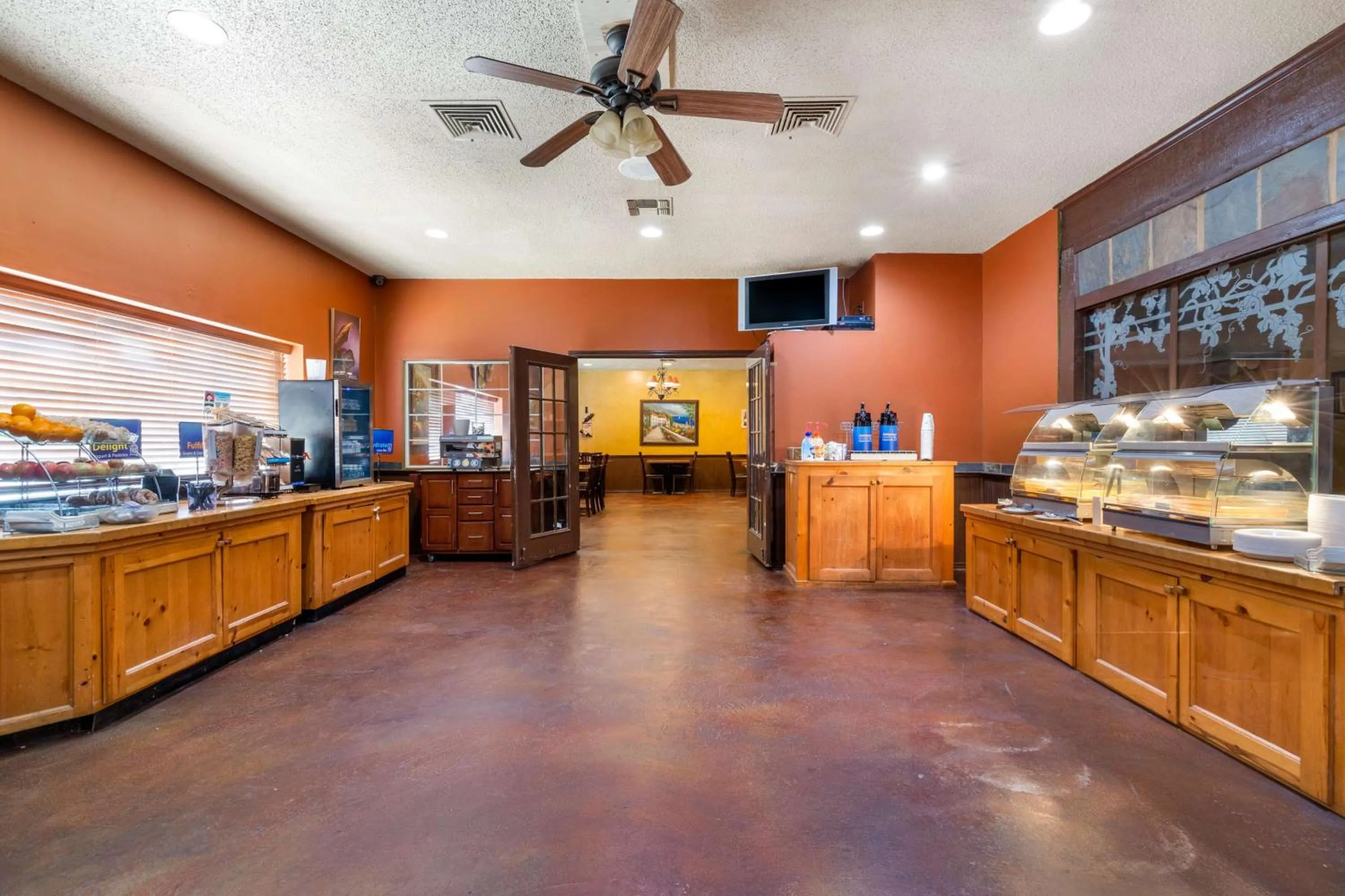 Breakfast in Best Western Sunday House Inn