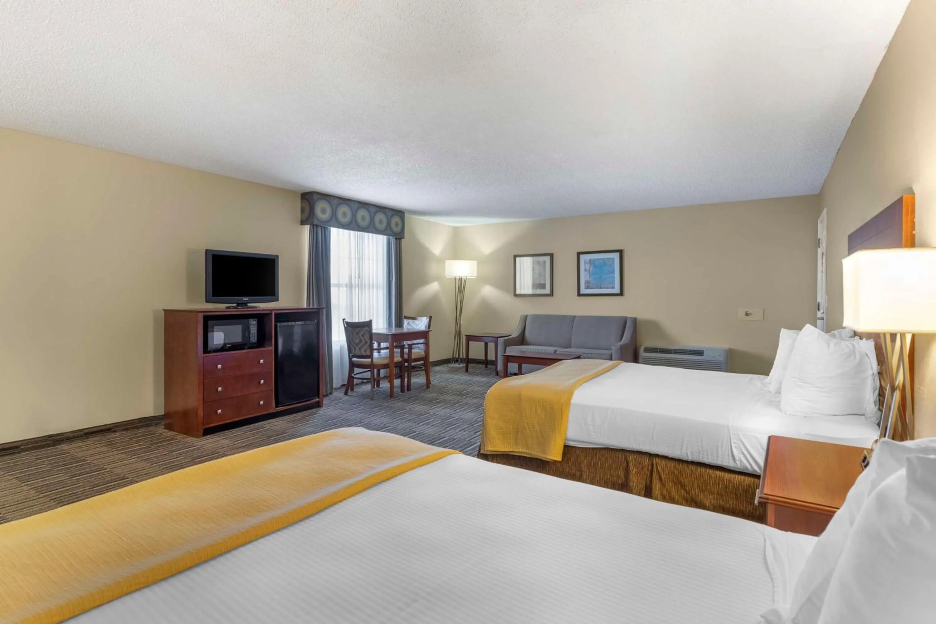 Bedroom in Best Western Sunday House Inn