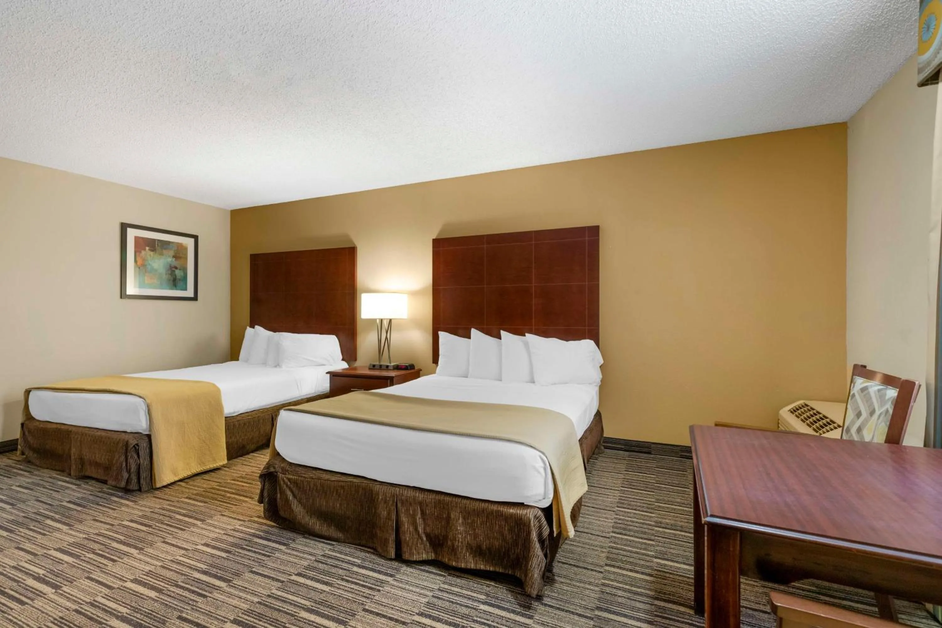 Bedroom in Best Western Sunday House Inn