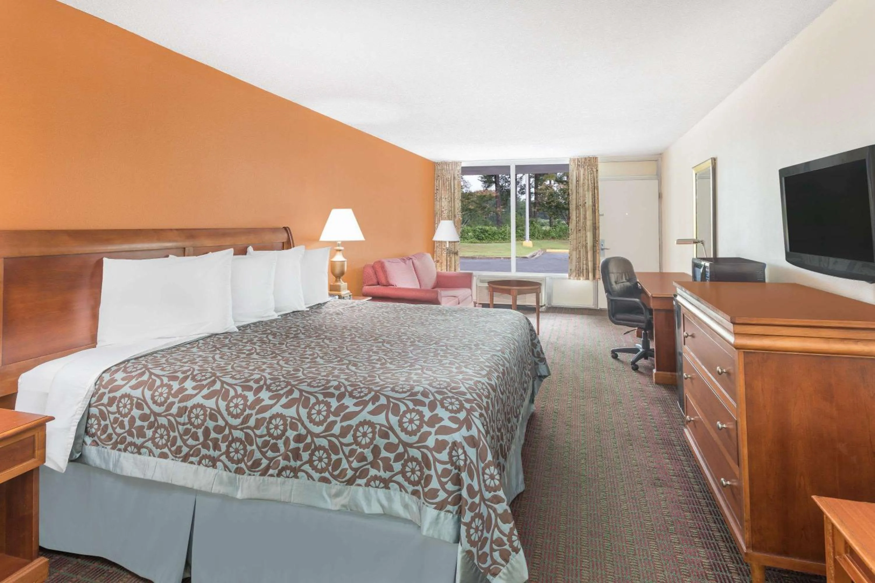 Photo of the whole room, Bed in Days Inn by Wyndham Orangeburg South