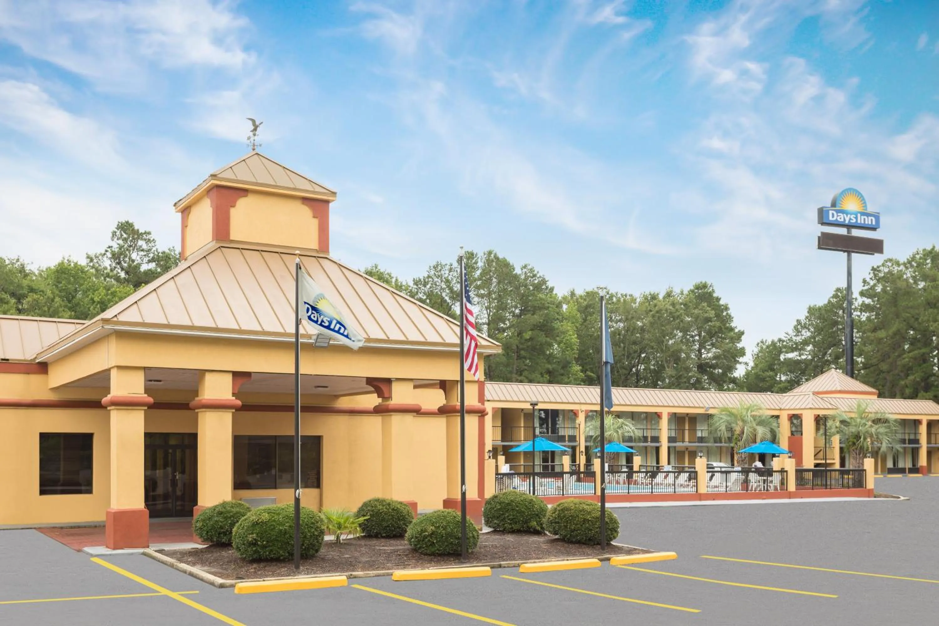 Property building in Days Inn by Wyndham Orangeburg South