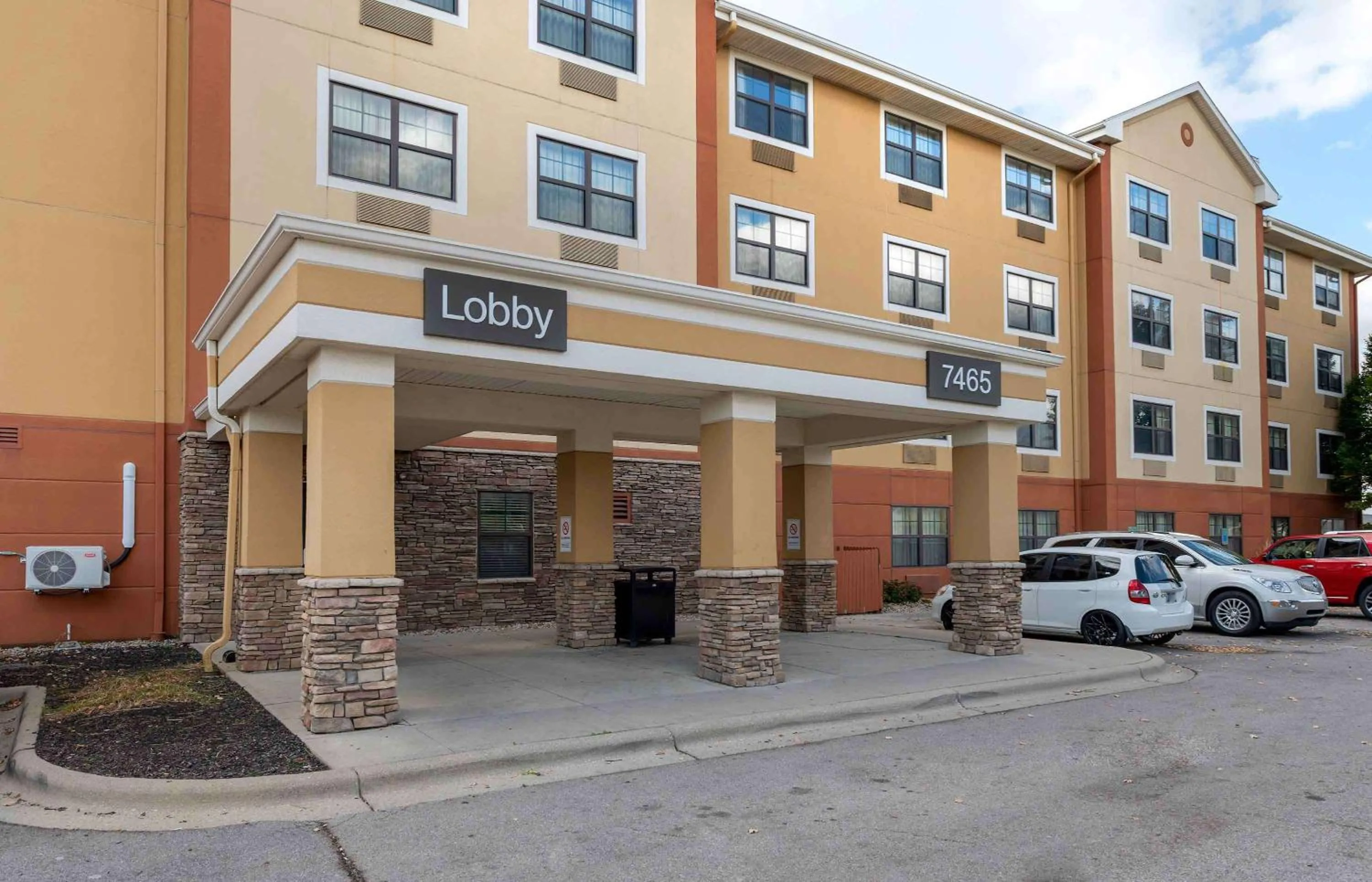 Property building in Extended Stay America Select Suites - Columbus - Worthington