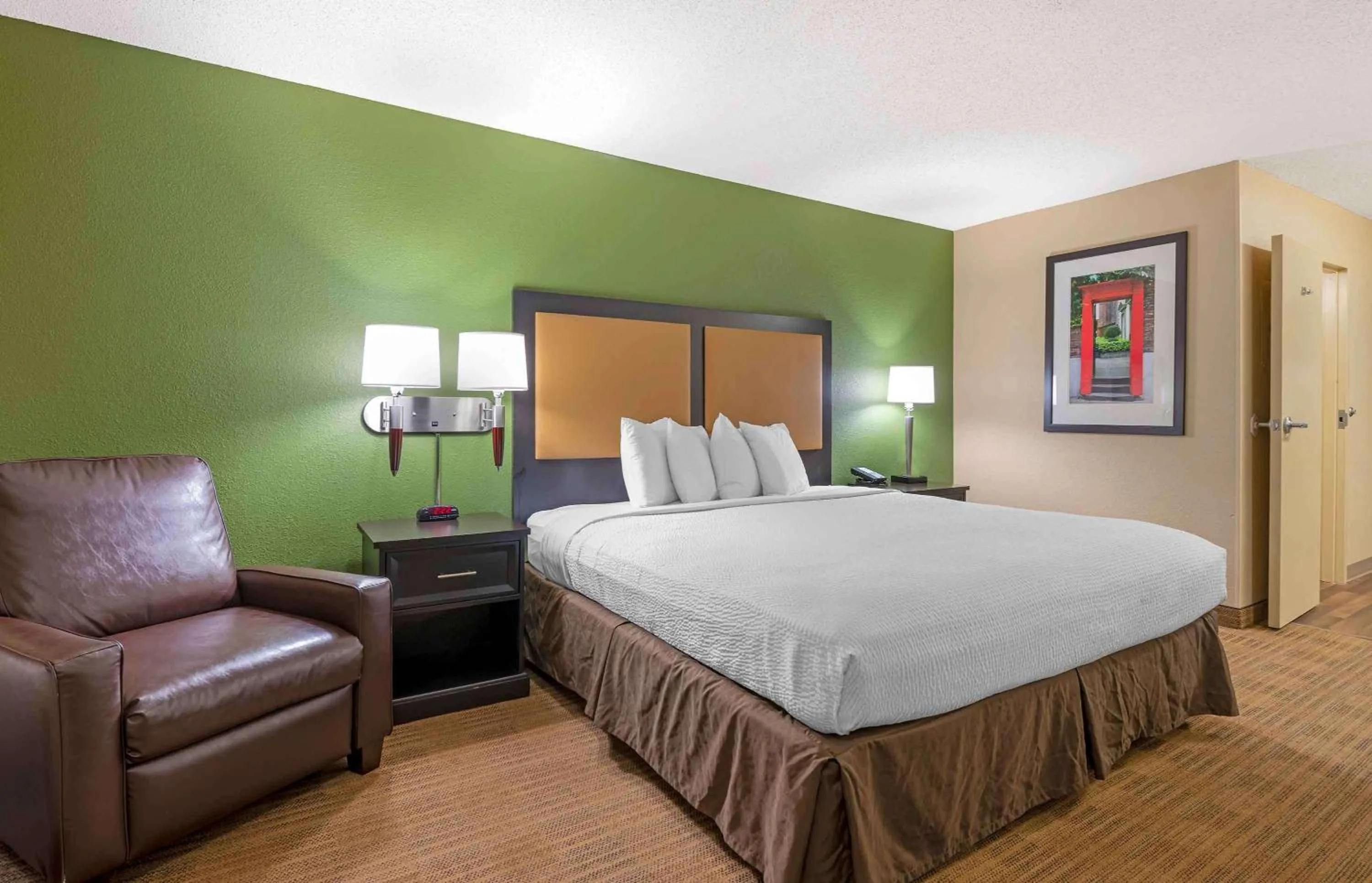 Bedroom, Bed in Extended Stay America Select Suites - Columbus - Worthington