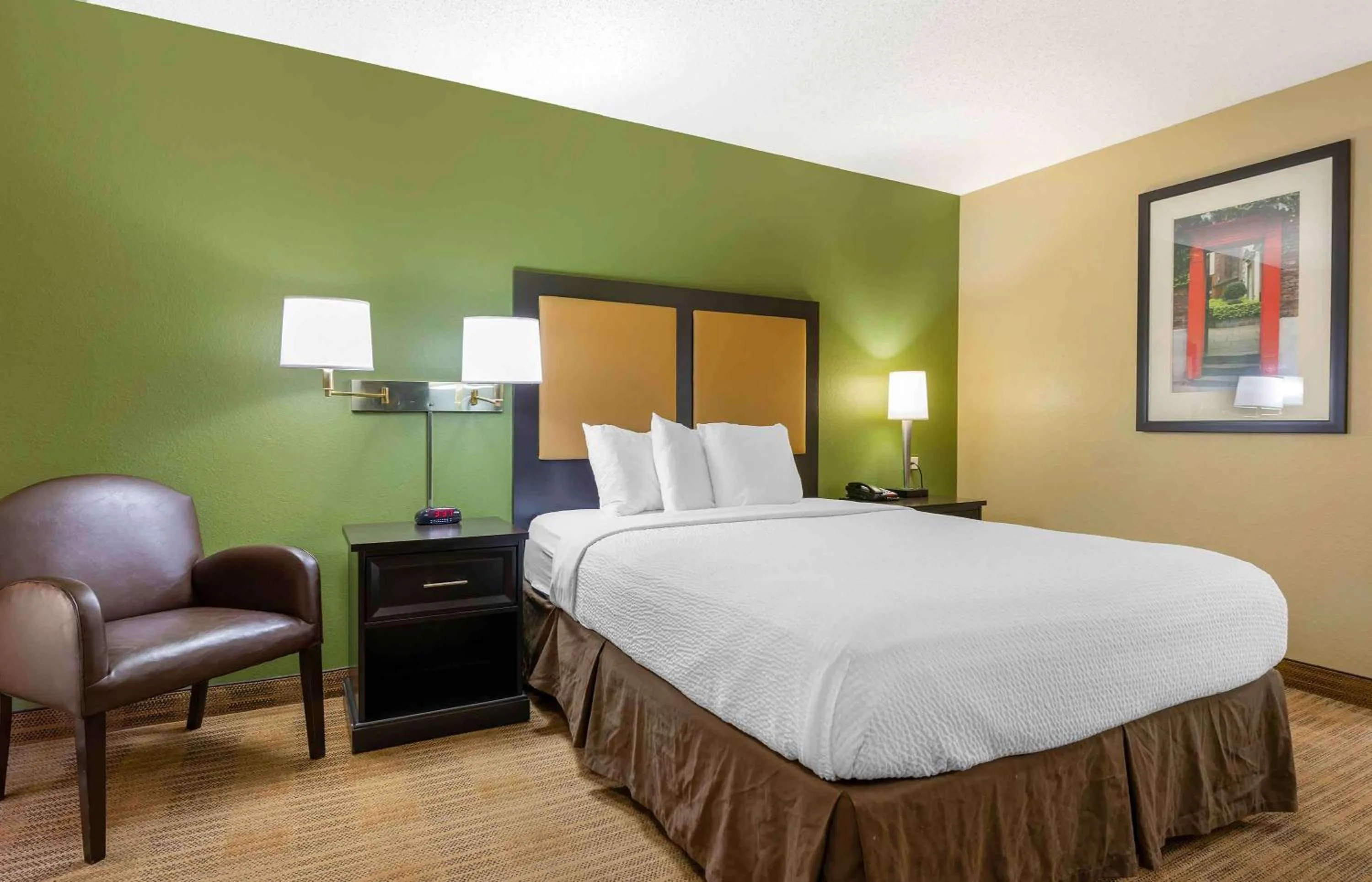 Bedroom, Bed in Extended Stay America Select Suites - Columbus - Worthington