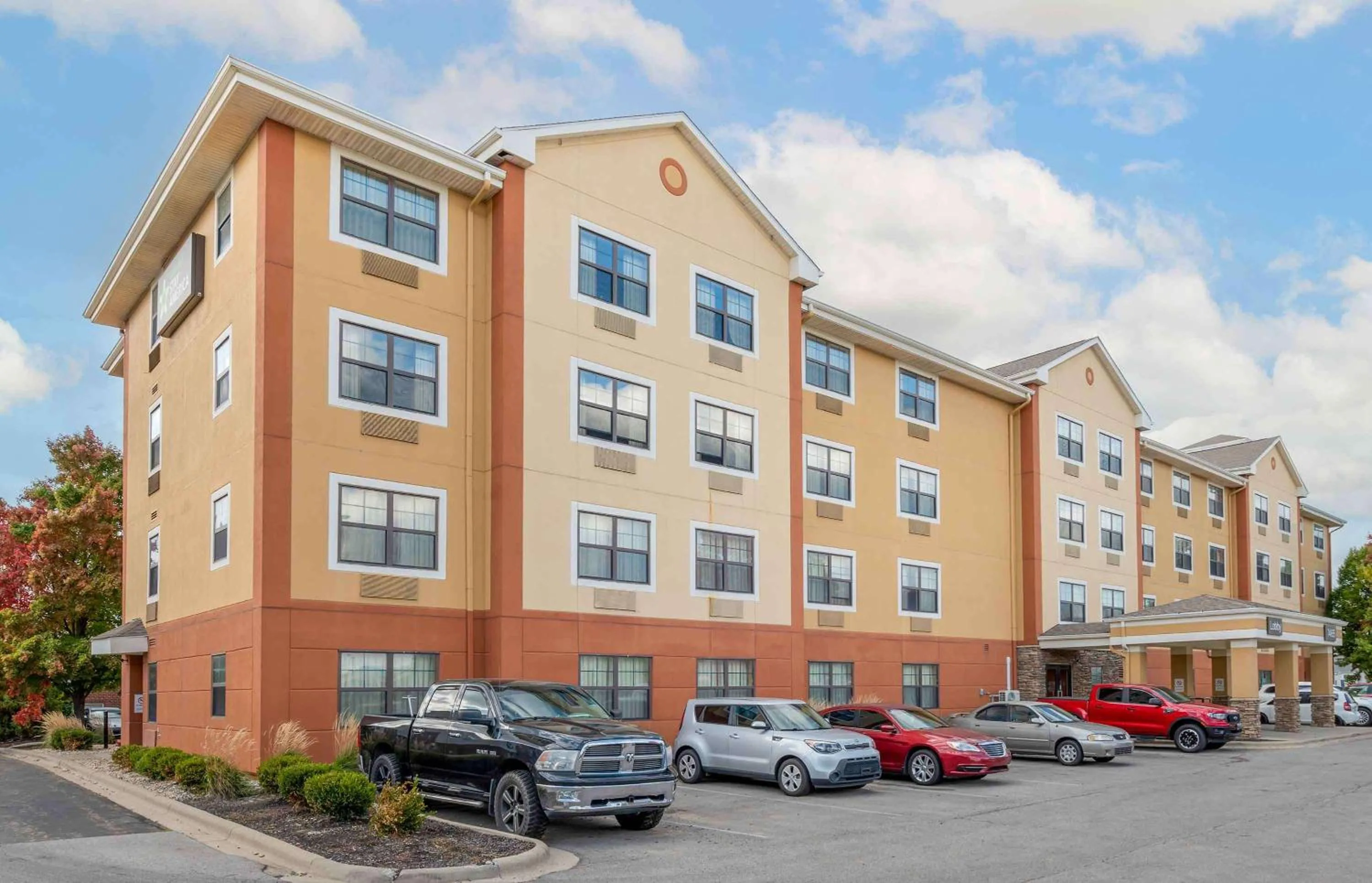 Property building in Extended Stay America Select Suites - Columbus - Worthington