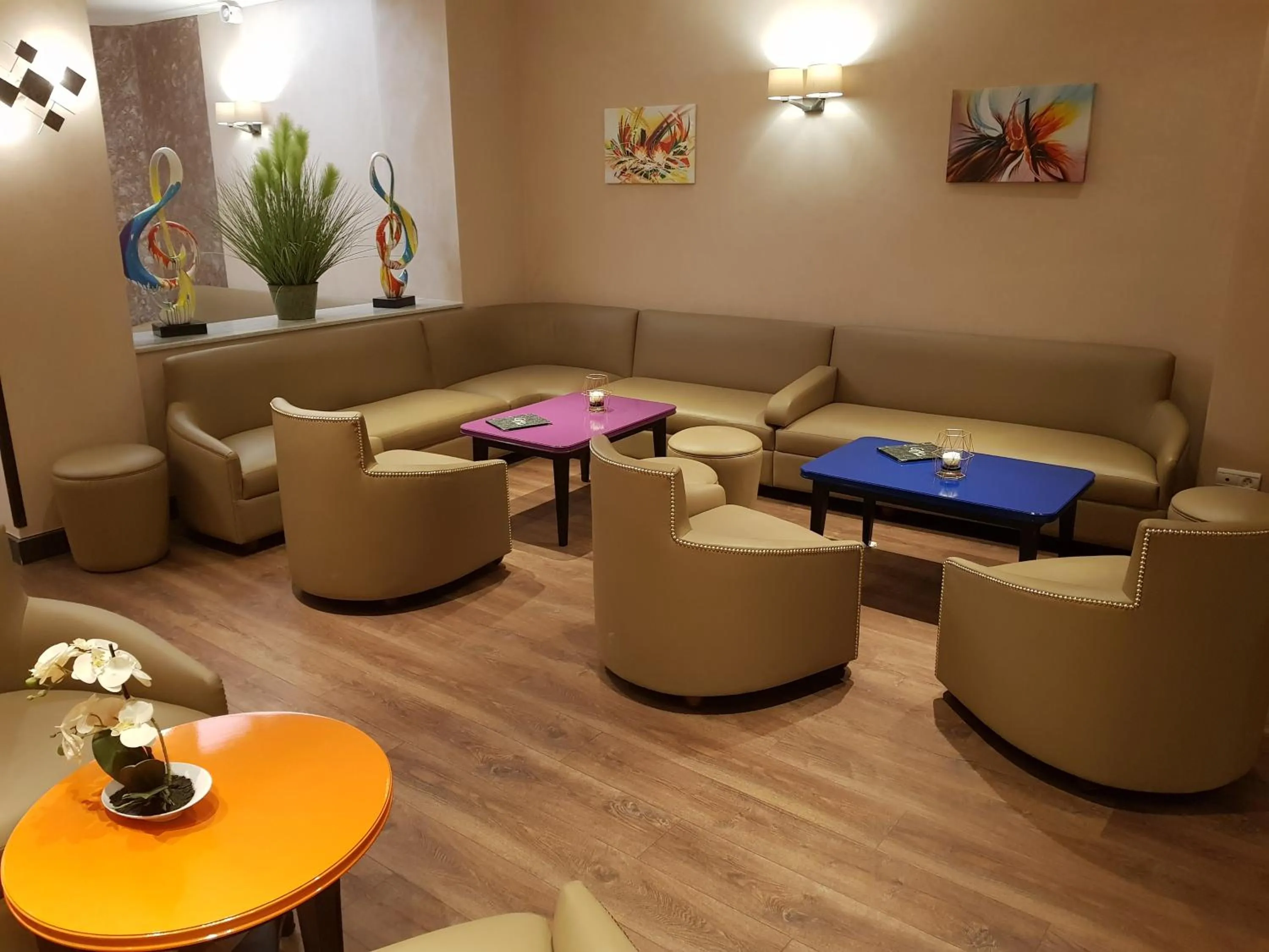 Lounge or bar in Hotel Champerret Elysees