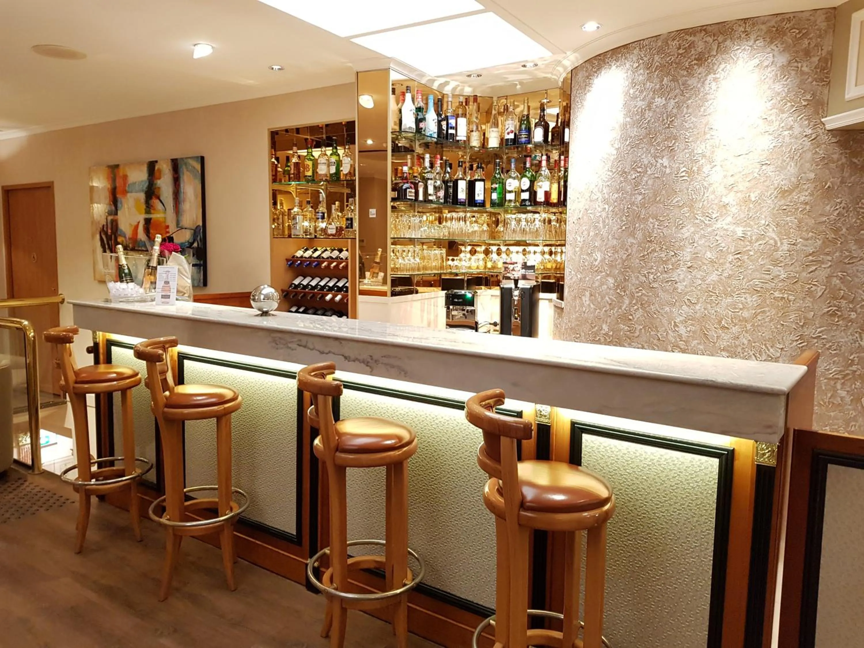 Lounge or bar in Hotel Champerret Elysees