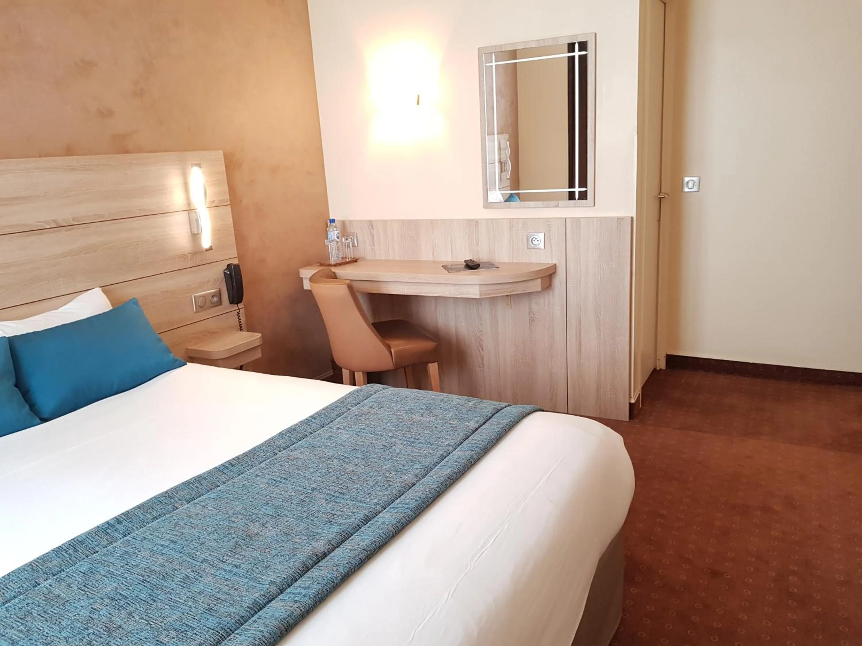 Photo of the whole room, Bed in Hotel Champerret Elysees