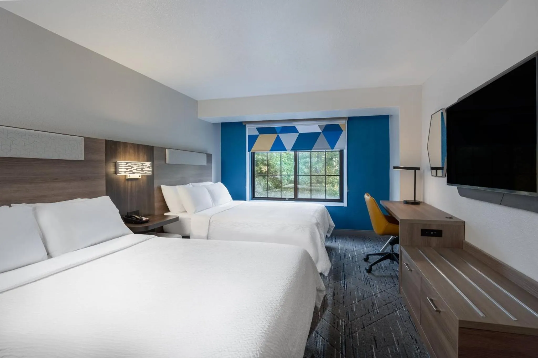 Photo of the whole room, Bed in Holiday Inn Express Portland SE - Clackamas Area by IHG