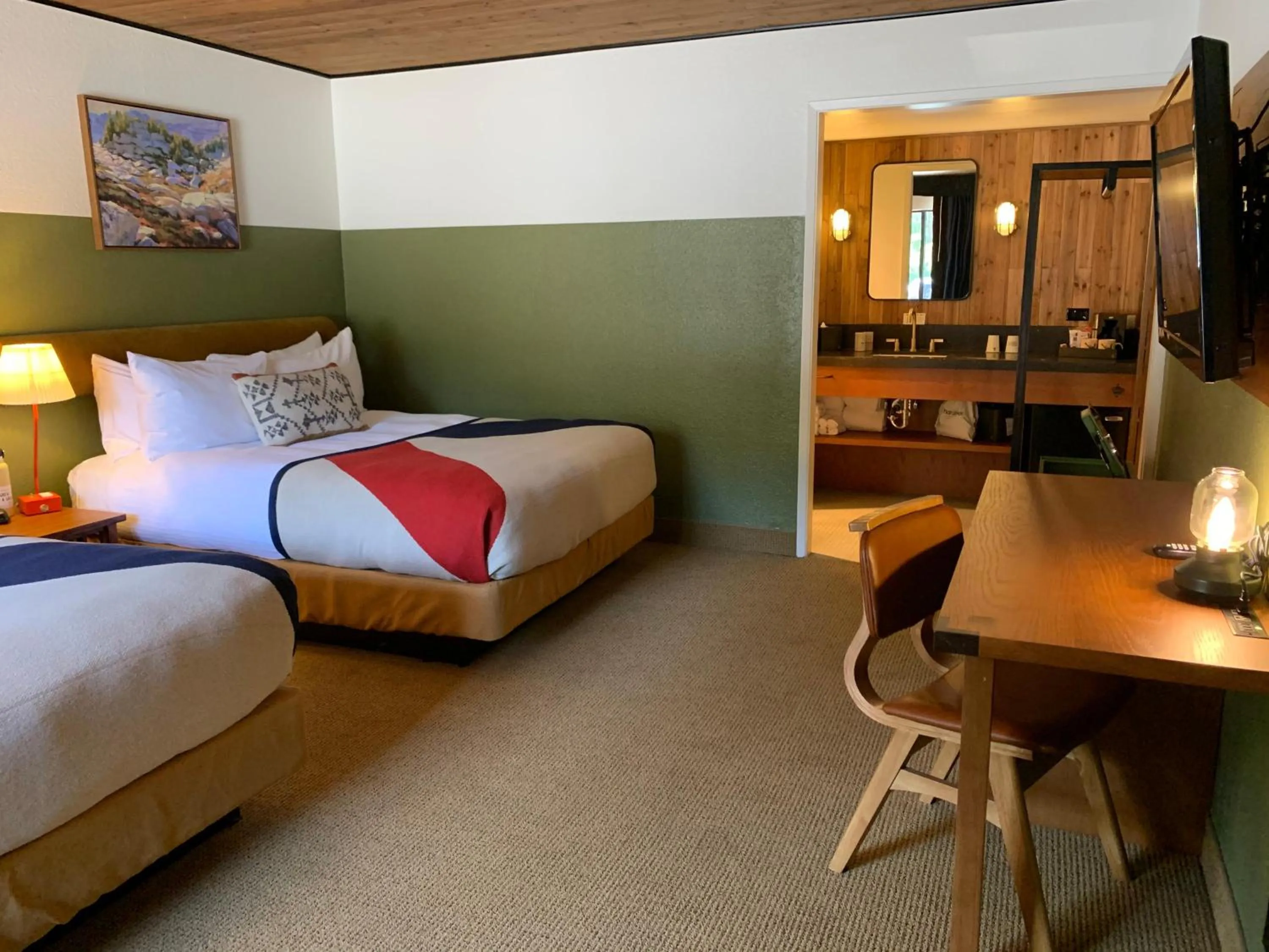 Photo of the whole room, Bed in Station House Inn South Lake Tahoe